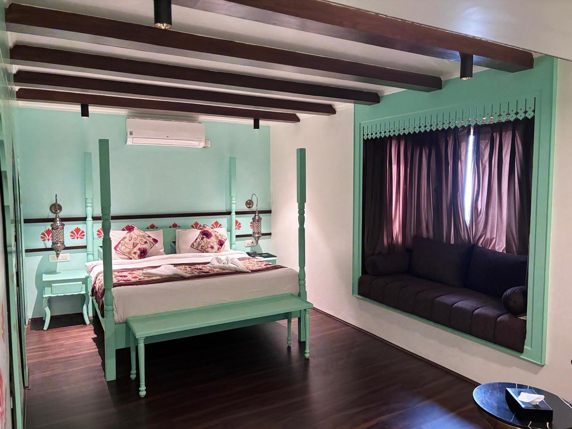 Rooms, Vintage Luxury Near Dal 4*
