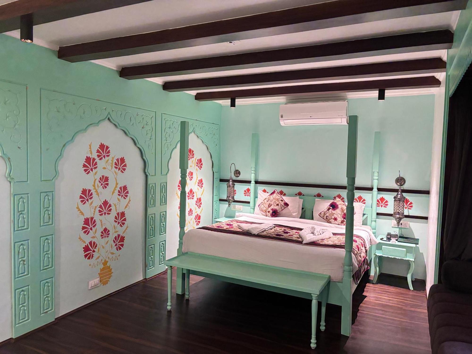 Hotel Rooms, Vintage Luxury Near Dal Srinagar (Jammu and Kashmir)