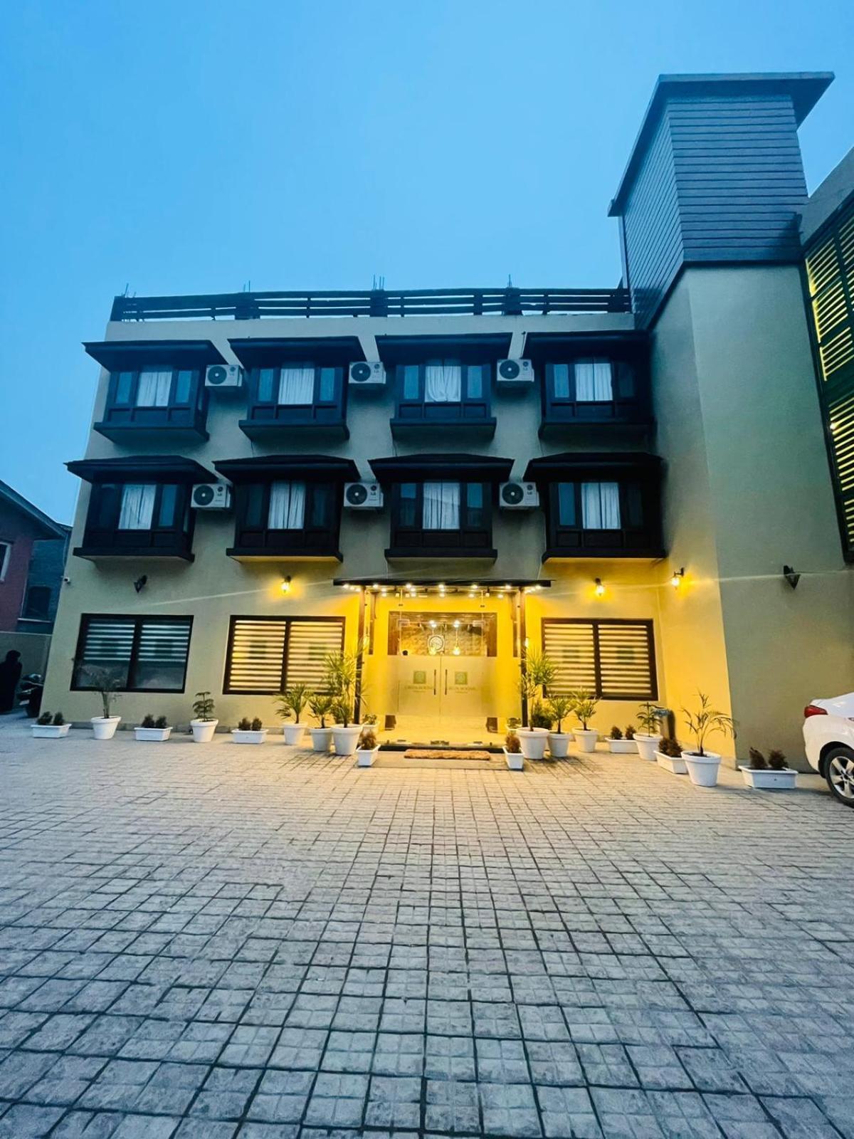 Hotel Rooms, Vintage Luxury Near Dal Srinagar (Jammu and Kashmir)