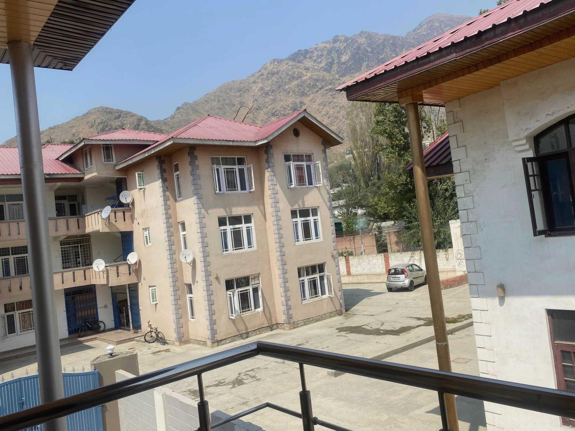 Oyo 81382 Penthouse 3* Srinagar (Jammu and Kashmir)