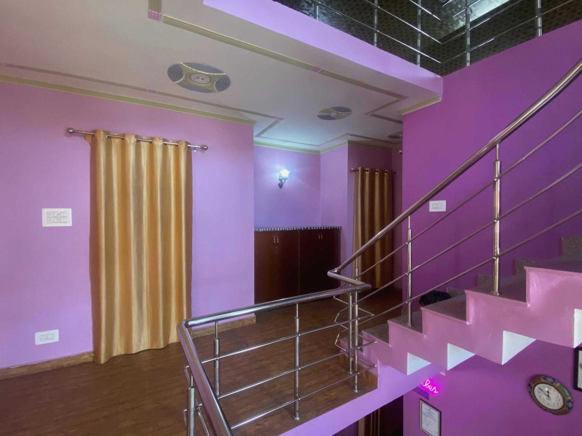 Oyo 81382 Penthouse Srinagar (Jammu and Kashmir)