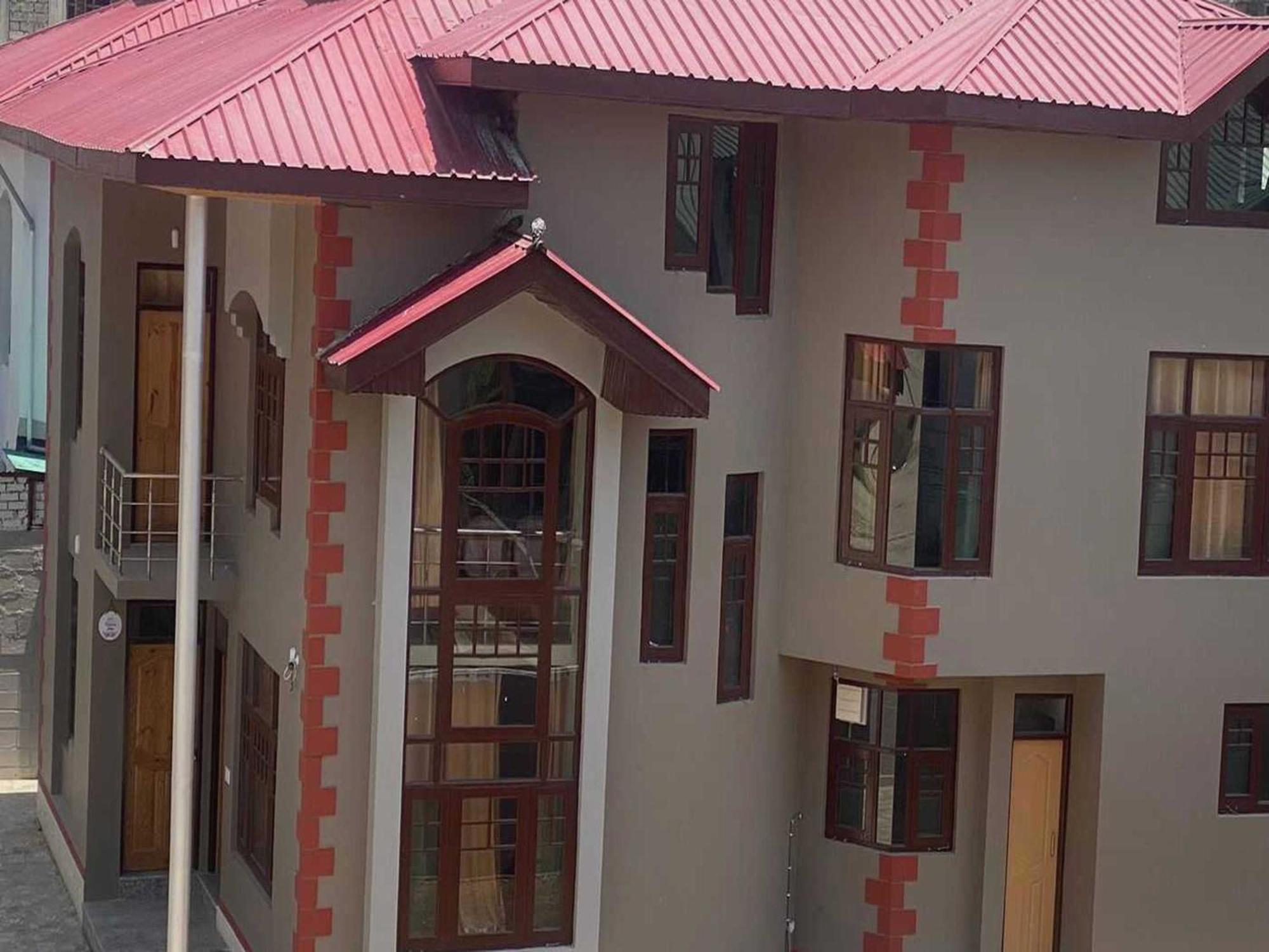 Oyo 81382 Penthouse Hotel Srinagar (Jammu and Kashmir)