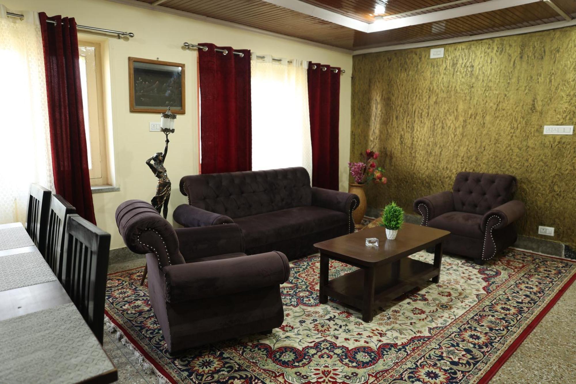 Khwaab Gah By The Khayabaan-homestay Fully Furnished With Functional Kitchen, Wifi & Parking In Centre * Srinagar (Jammu and Kashmir)