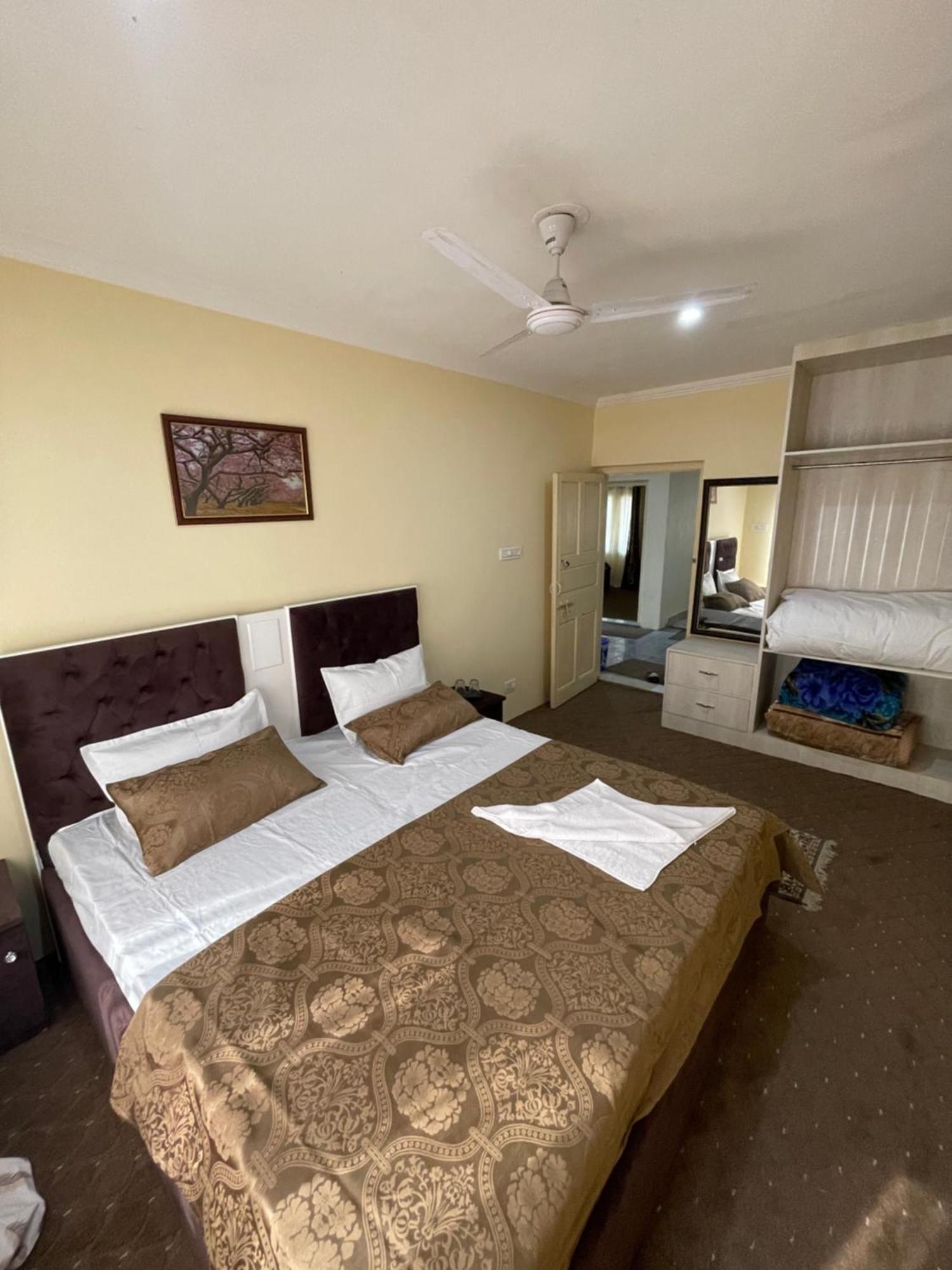 Khwaab Gah By The Khayabaan-homestay Fully Furnished With Functional Kitchen, Wifi & Parking In Centre * Srinagar (Jammu and Kashmir)