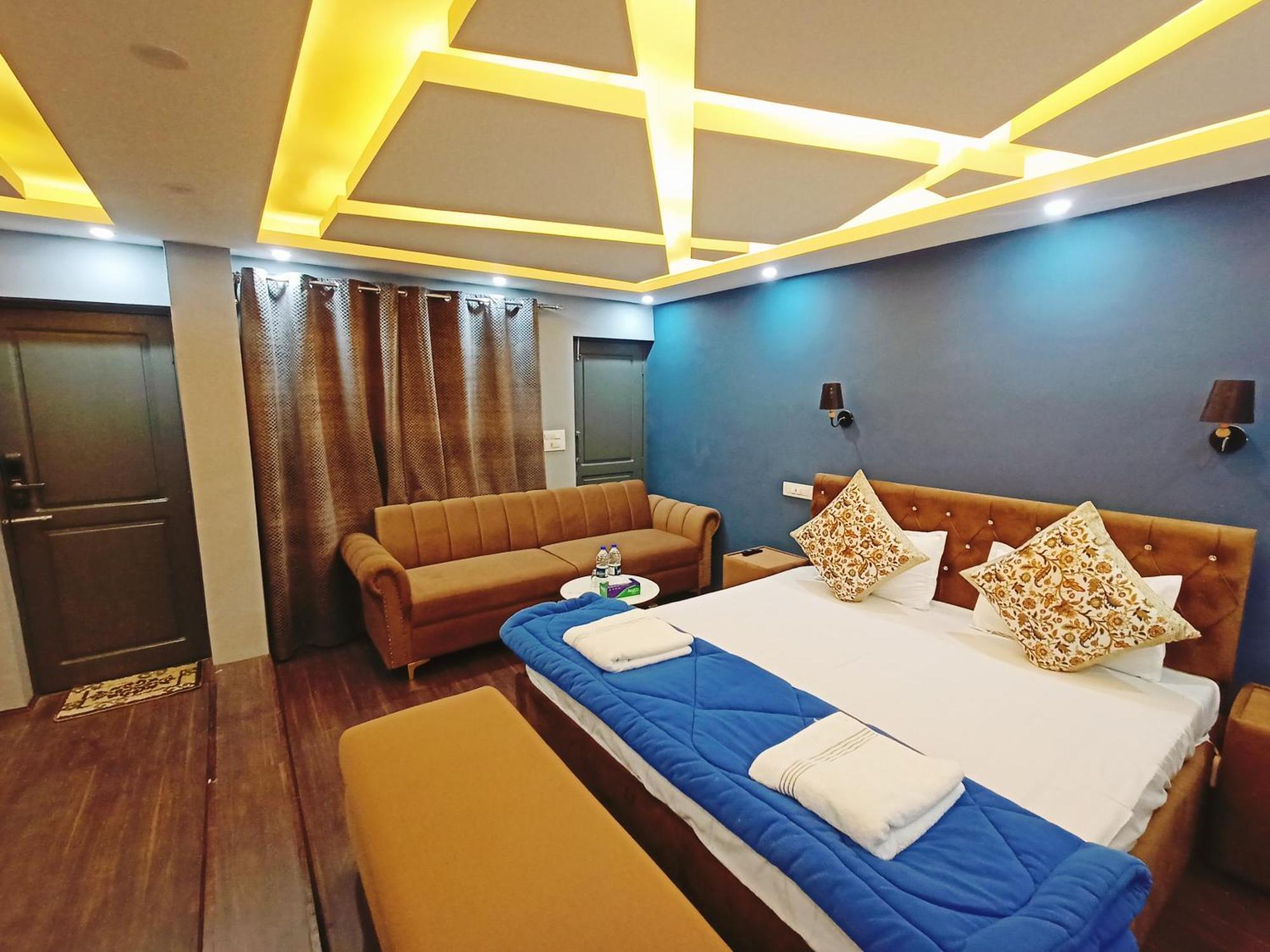 - A Luxury Living Apartment Srinagar (Jammu and Kashmir)
