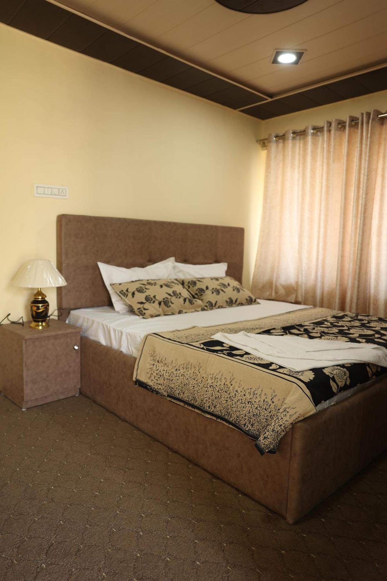 Hotel The Khayabaan - Luxurious Away From *