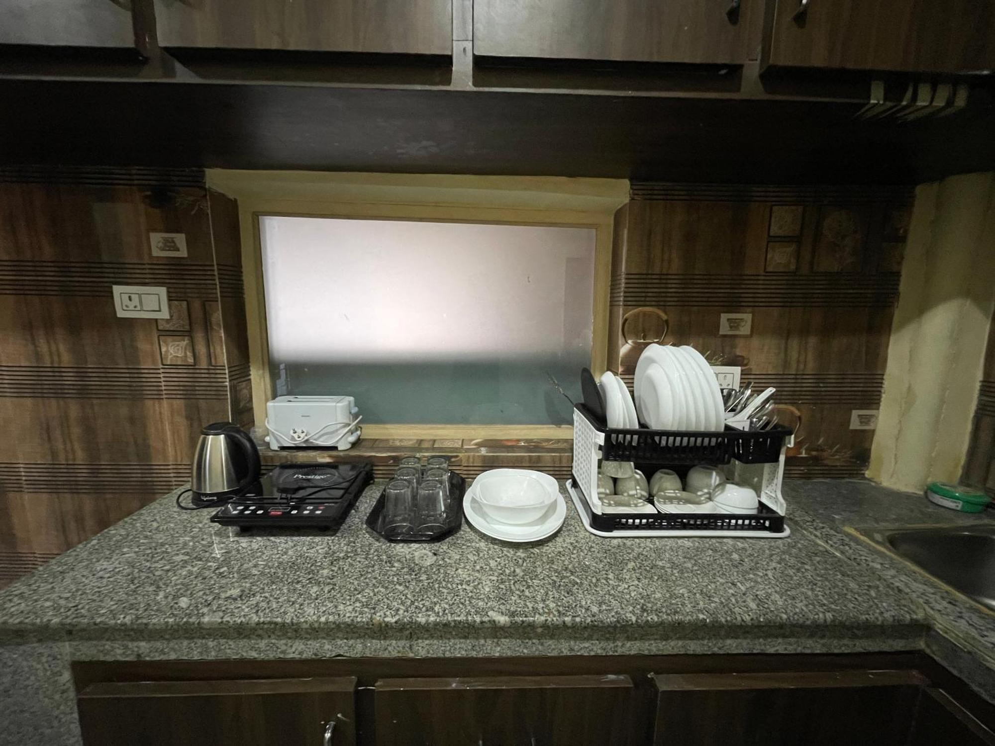 The Khayabaan - Luxurious Away From Hotel *
