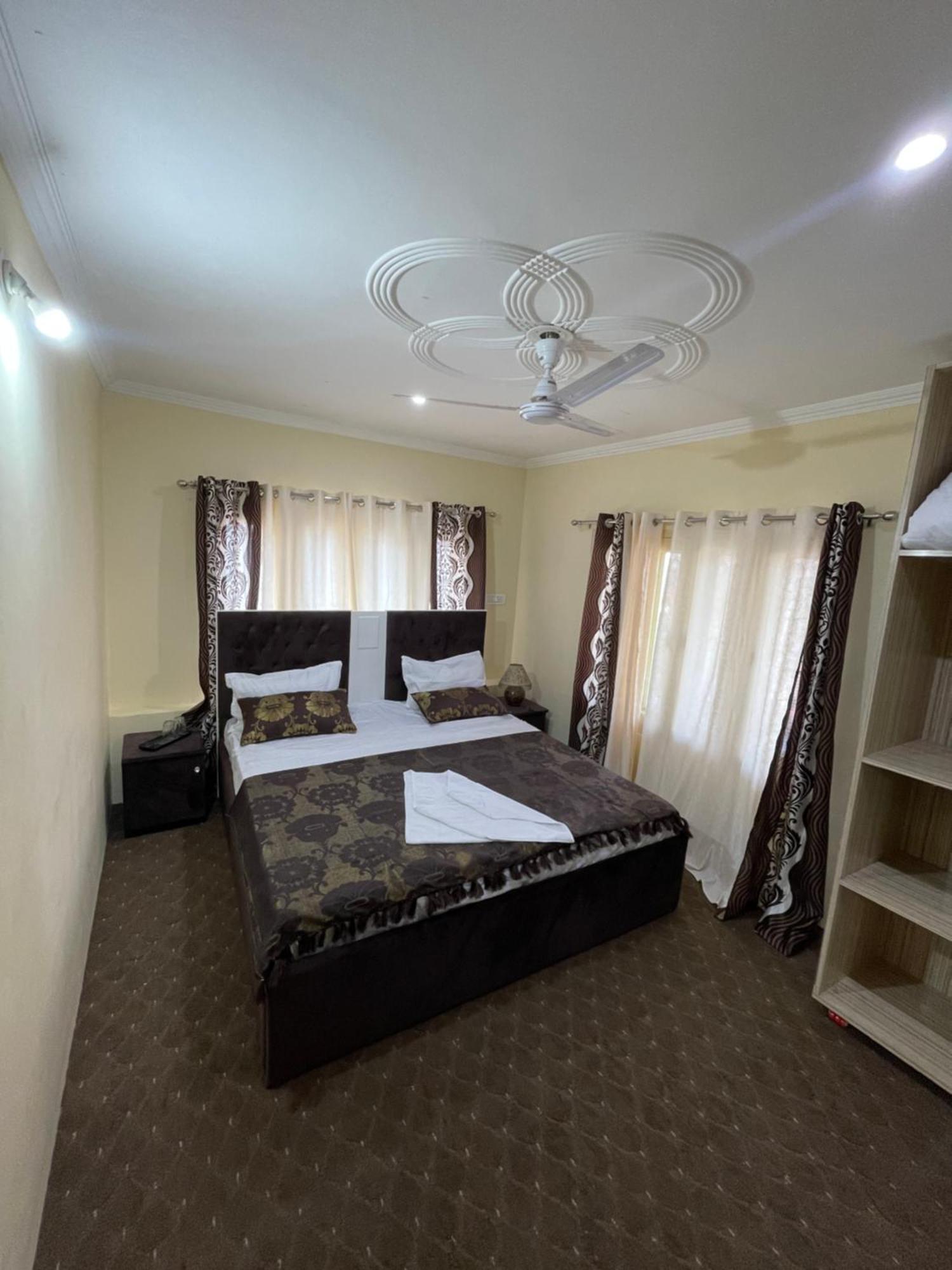 The Khayabaan - Luxurious Away From * Srinagar (Jammu and Kashmir)