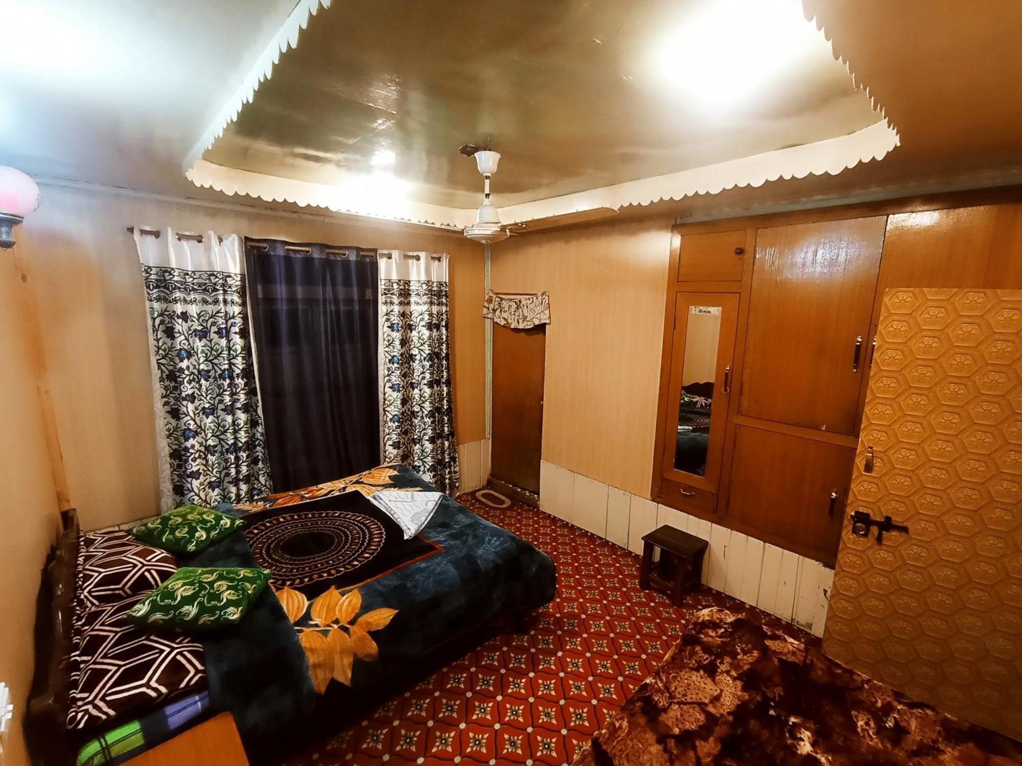 House Boat New Rose Mary Resort *
