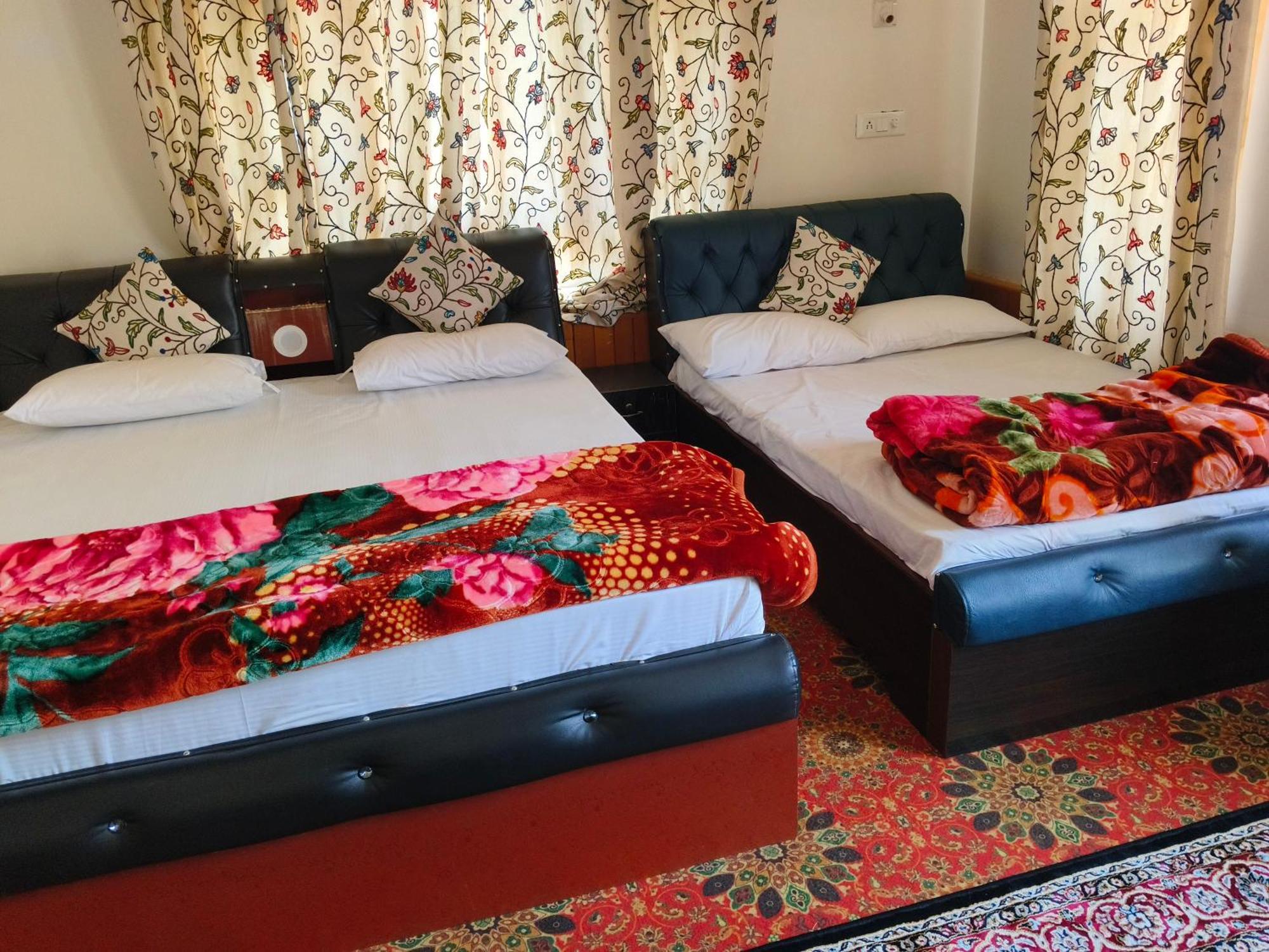 Bashaw Residency, Rated Family Near Airport Guest house Srinagar (Jammu and Kashmir)