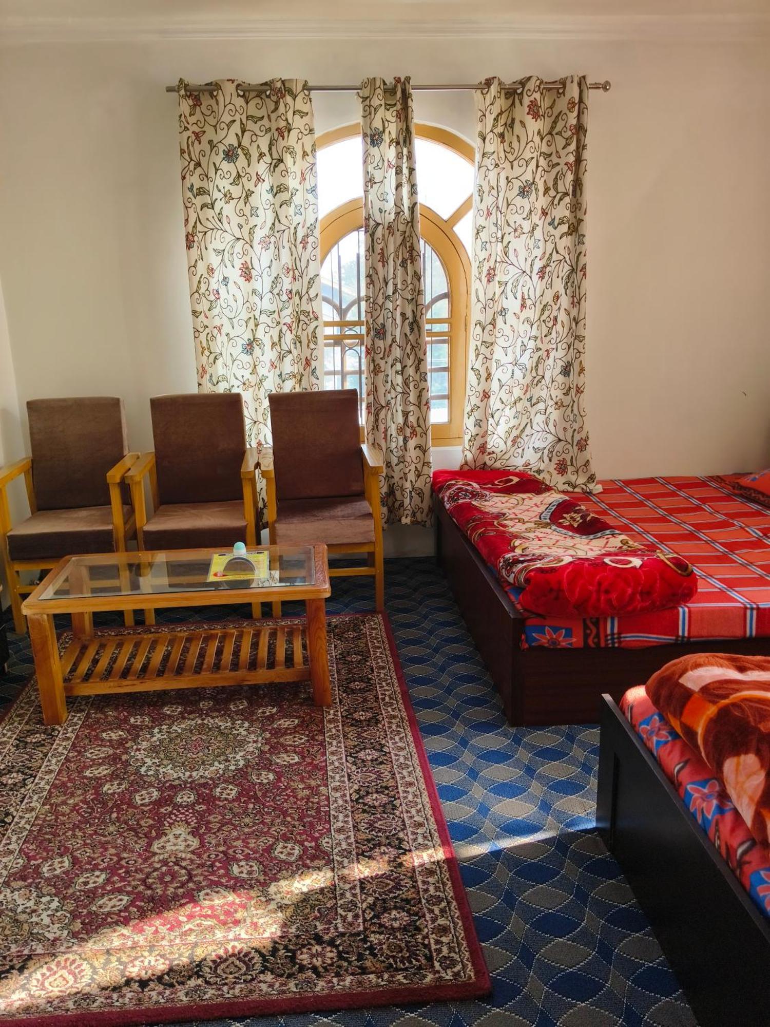 Guest house Bashaw Residency, Rated Family Near Airport Srinagar (Jammu and Kashmir)
