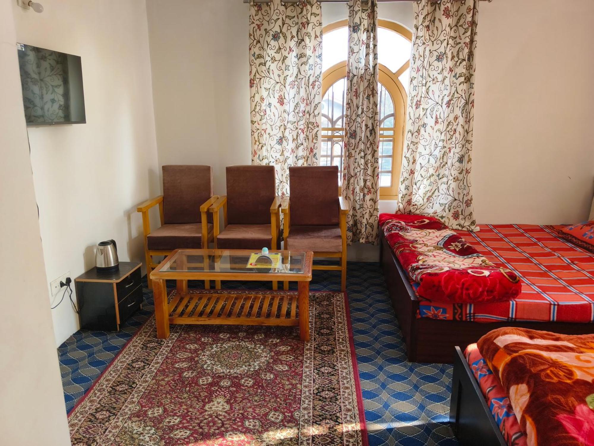 Bashaw Residency, Rated Family Near Airport *