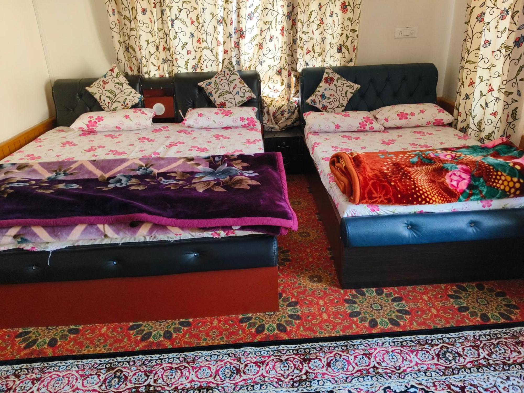 Bashaw Residency, Rated Family Near Airport Guest house Srinagar (Jammu and Kashmir)