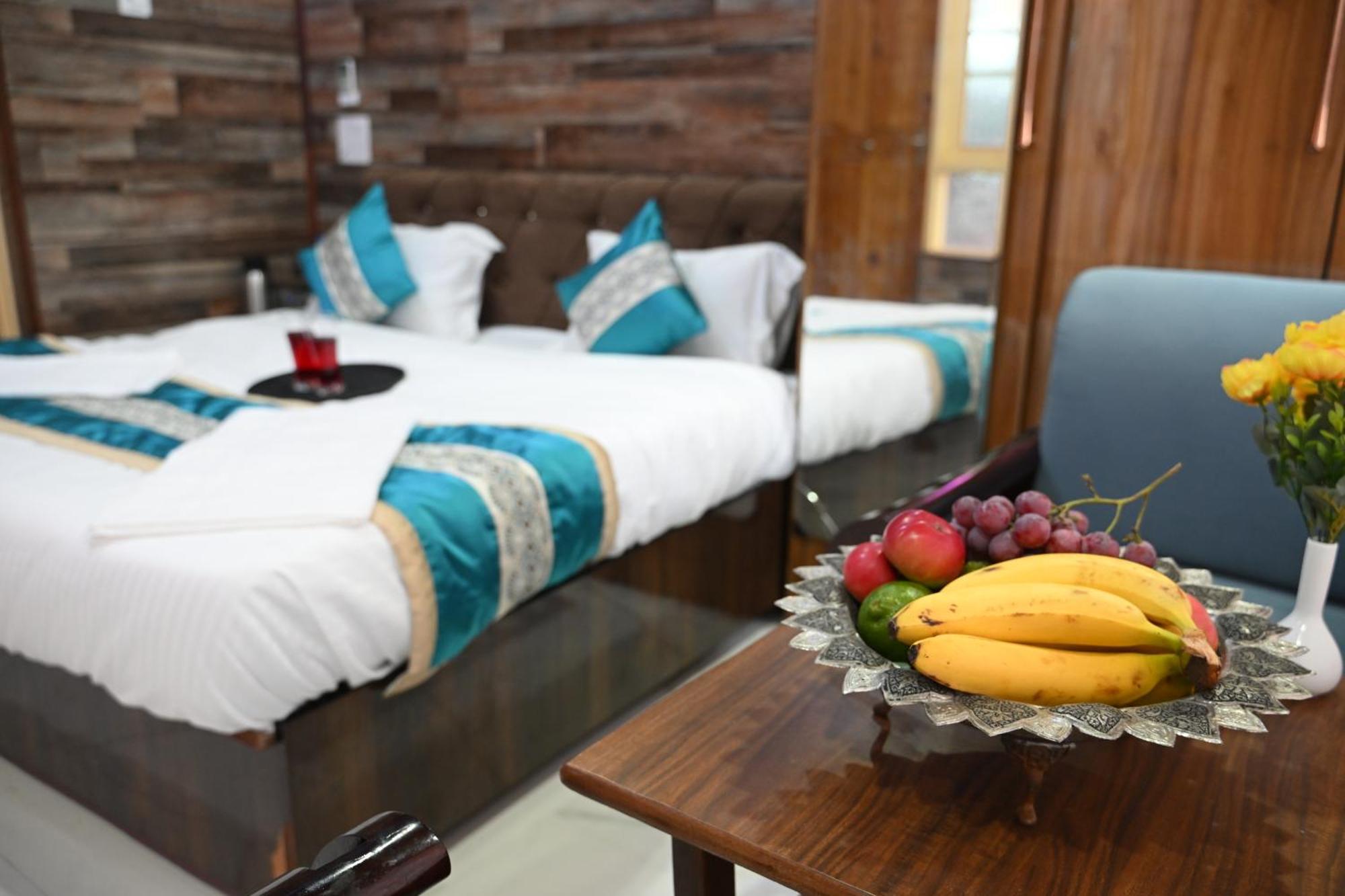 Aasariya And Restaurants Hotel Srinagar (Jammu and Kashmir)