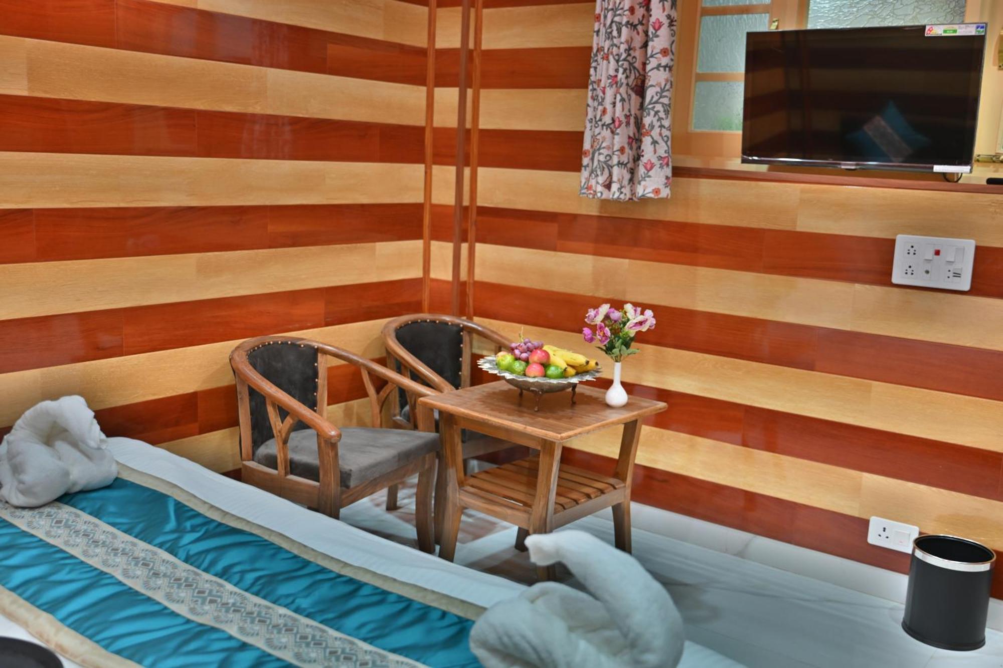 Aasariya And Restaurants Hotel 4*