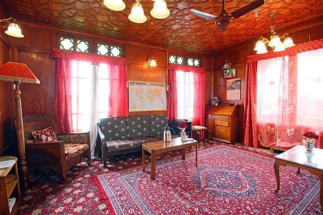 Houseboat Lily Of Nageen