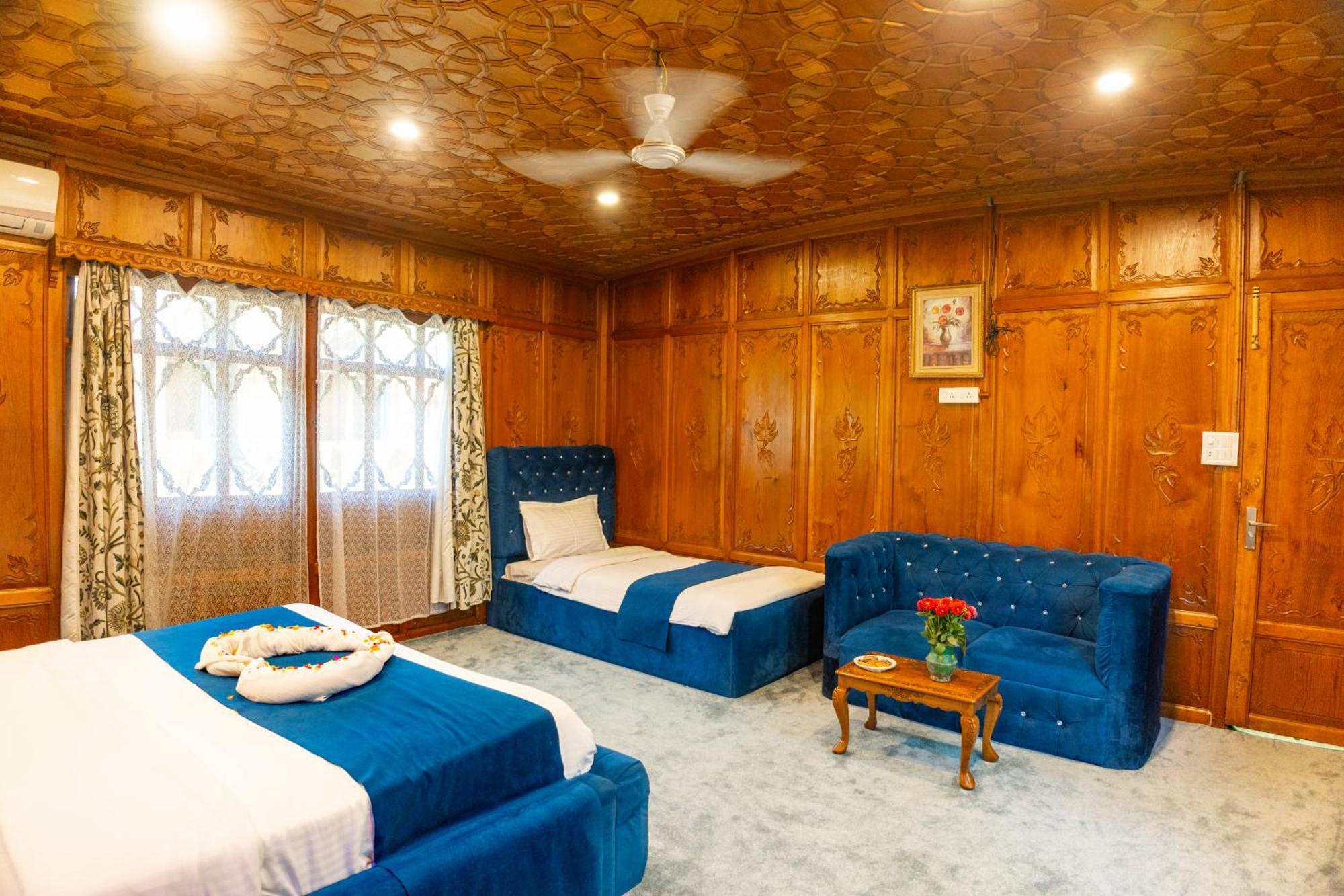 Wangnoo Heritage Houseboats 4*