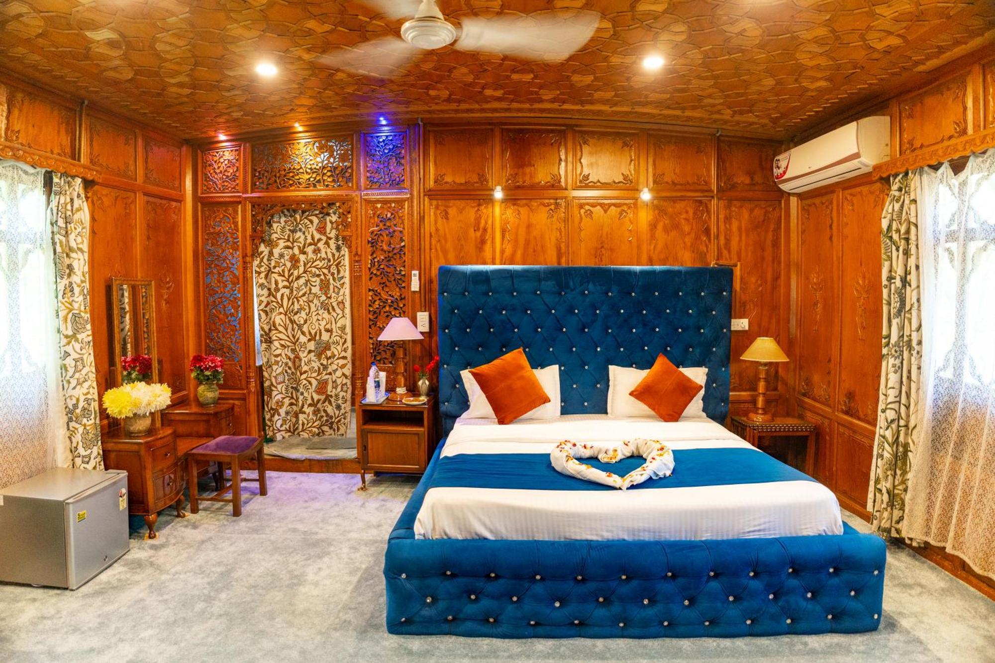 Wangnoo Heritage Houseboats Hotel Srinagar (Jammu and Kashmir)
