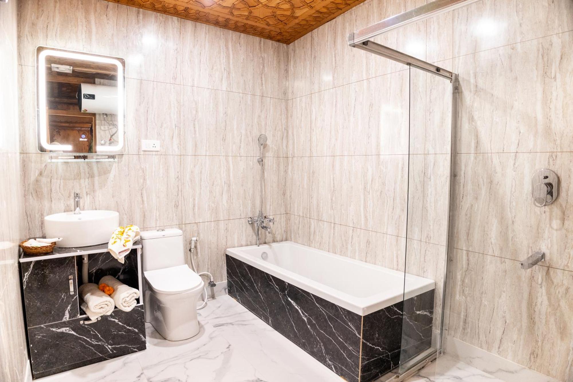 Wangnoo Heritage Houseboats 4*