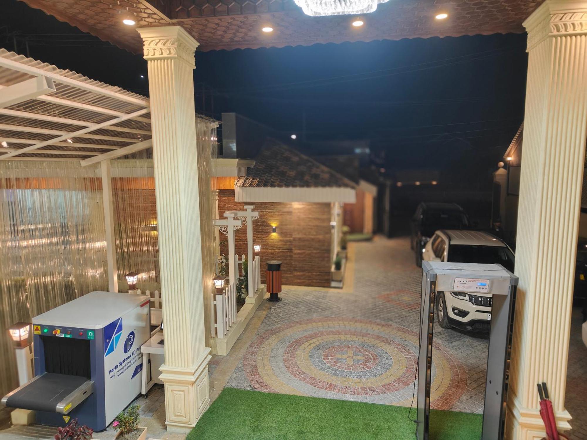 Hotel Arco And Srinagar (Jammu and Kashmir)