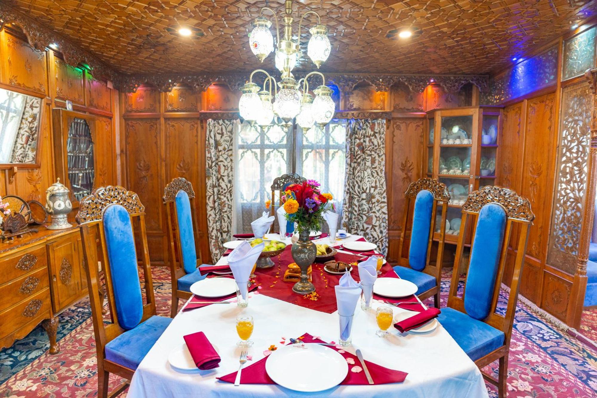 Hotel Wangnoo Heritage Houseboats Srinagar (Jammu and Kashmir)
