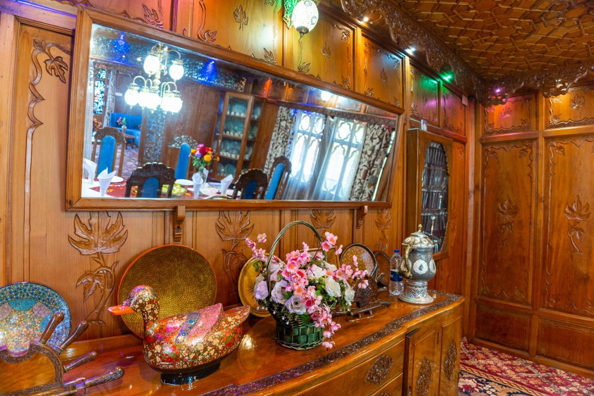 Hotel Wangnoo Heritage Houseboats