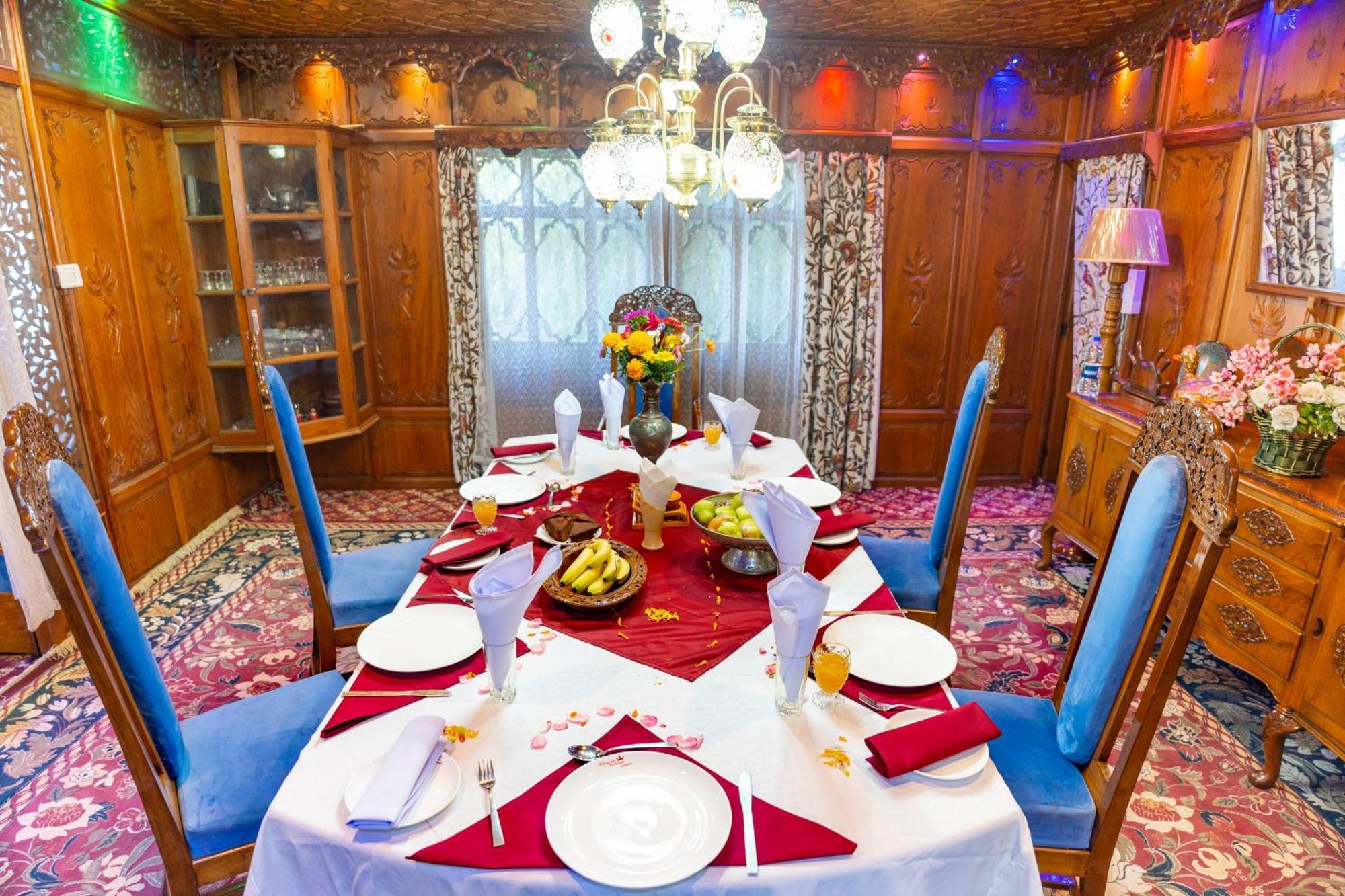 Wangnoo Heritage Houseboats Hotel 4*