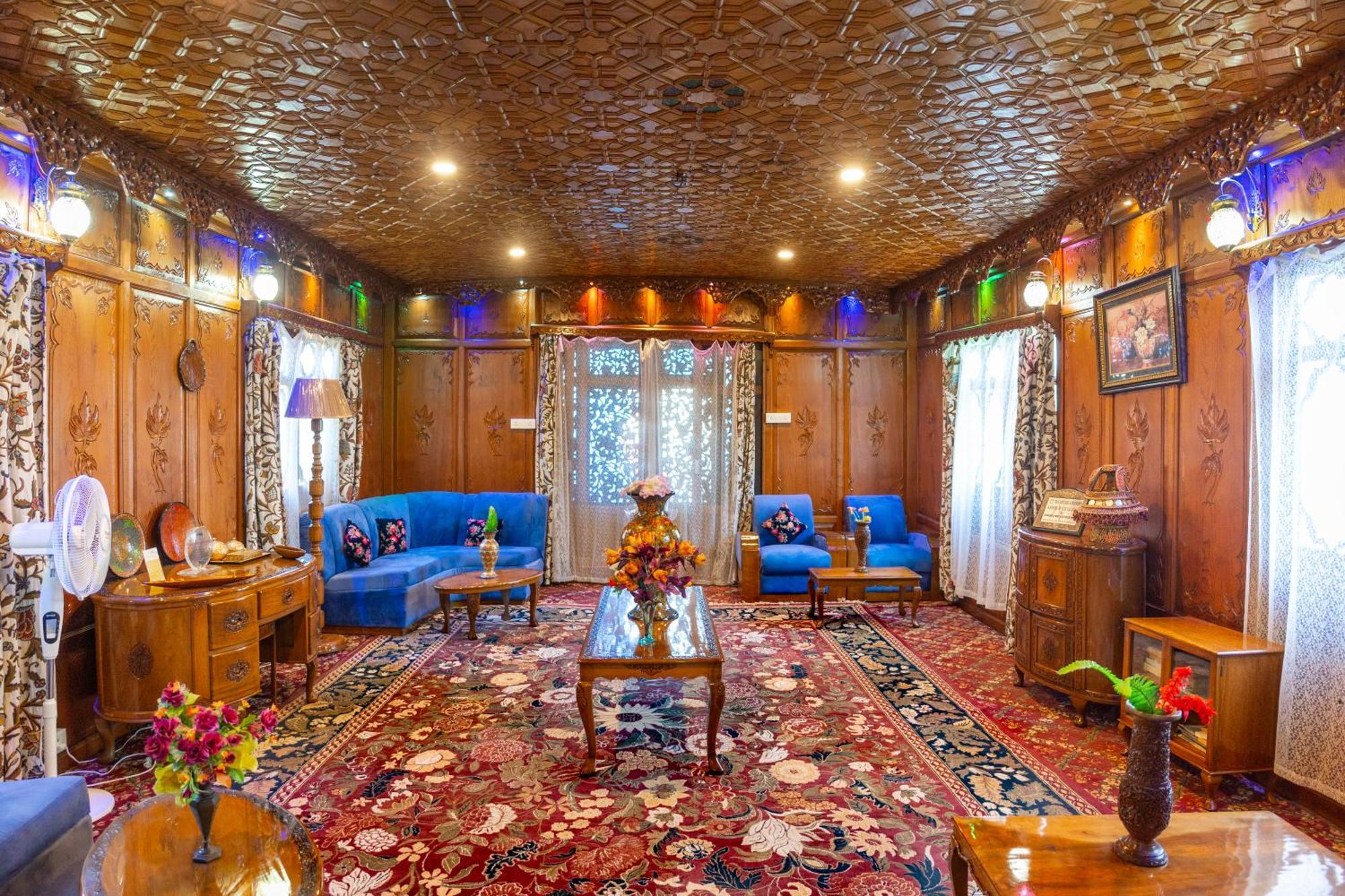 Wangnoo Heritage Houseboats Hotel