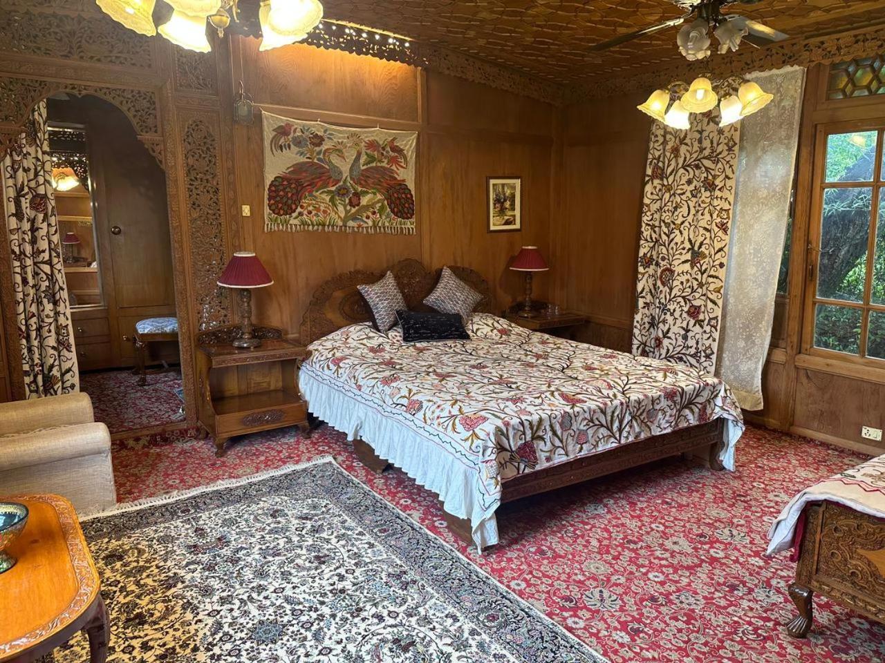 Hotel Harmukh Houseboat By Pattern 5*