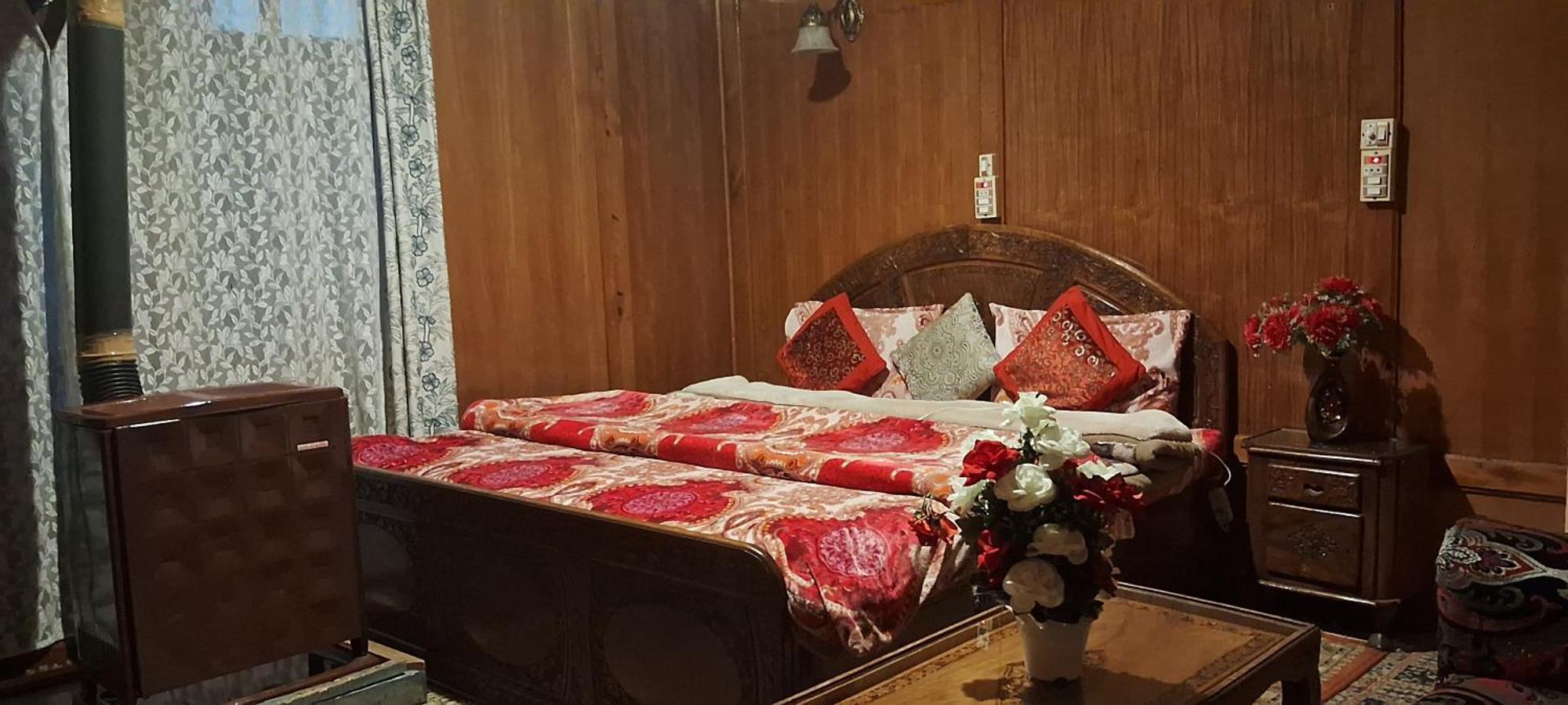 Goona Palace Houseboats Srinagar (Jammu and Kashmir)