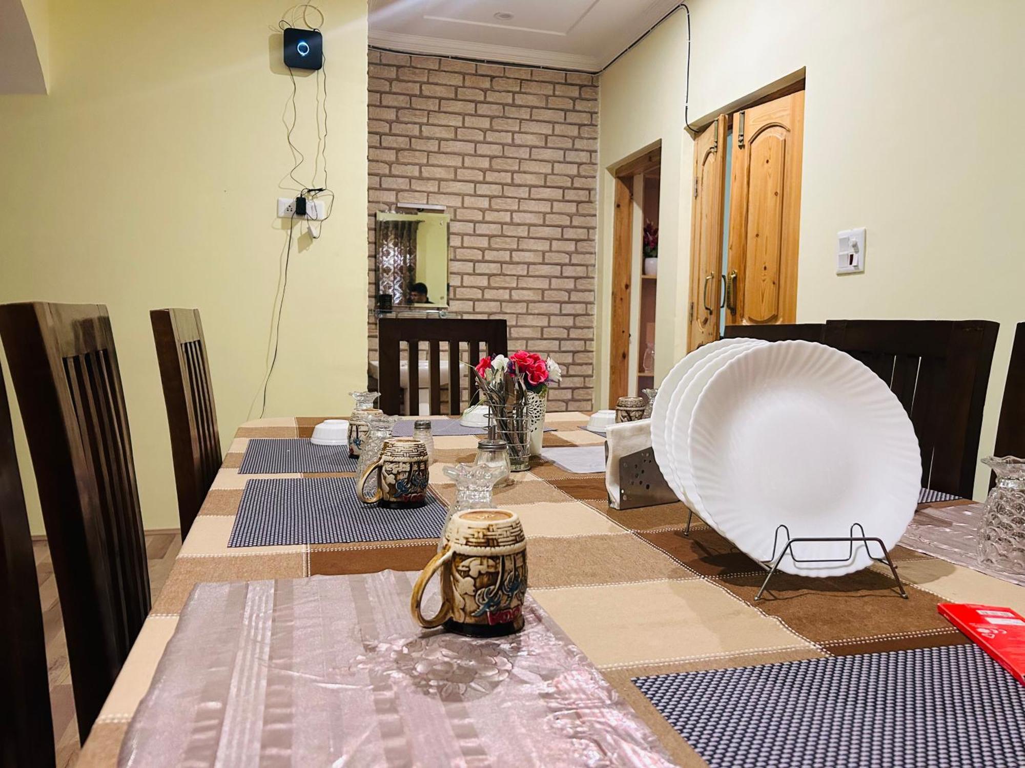 Lit Apartment Srinagar (Jammu and Kashmir)