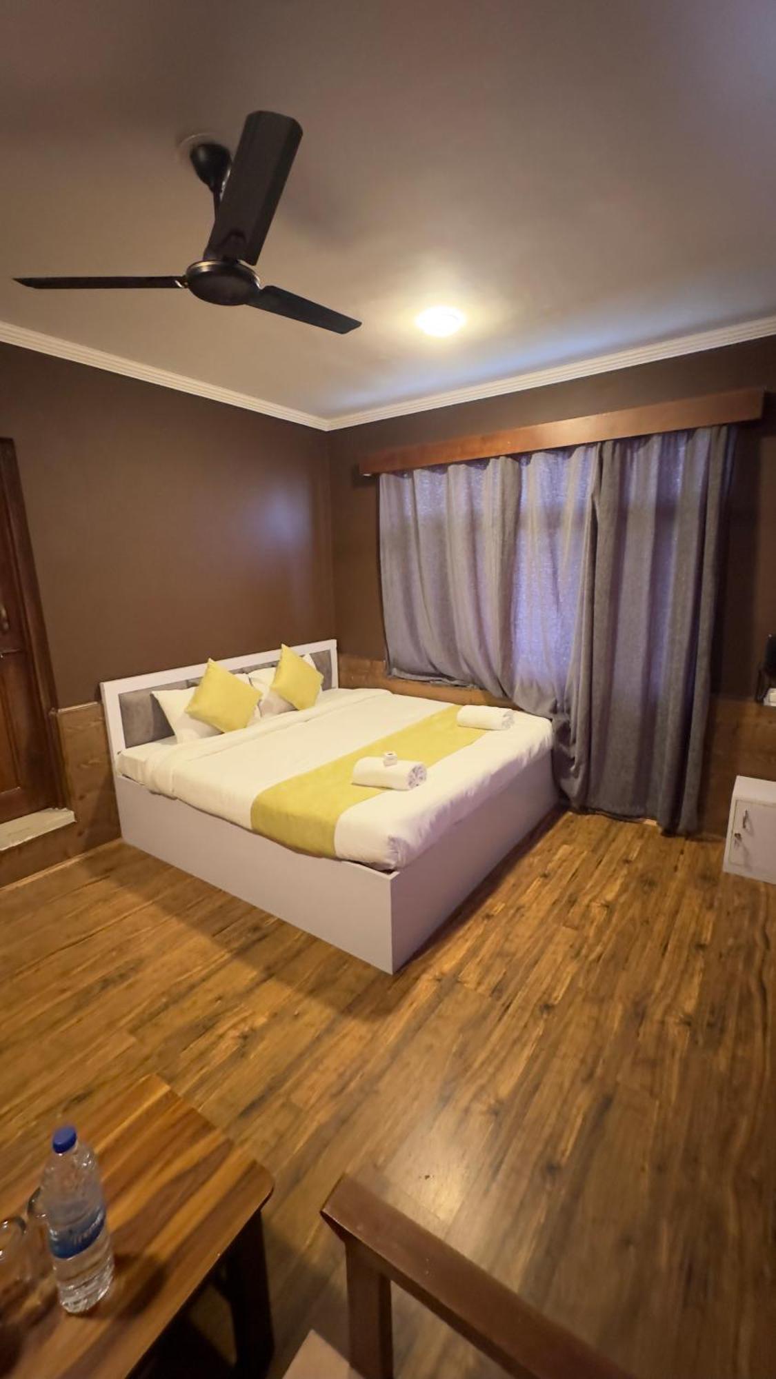 Hotel Jafson Accommodates Srinagar (Jammu and Kashmir)
