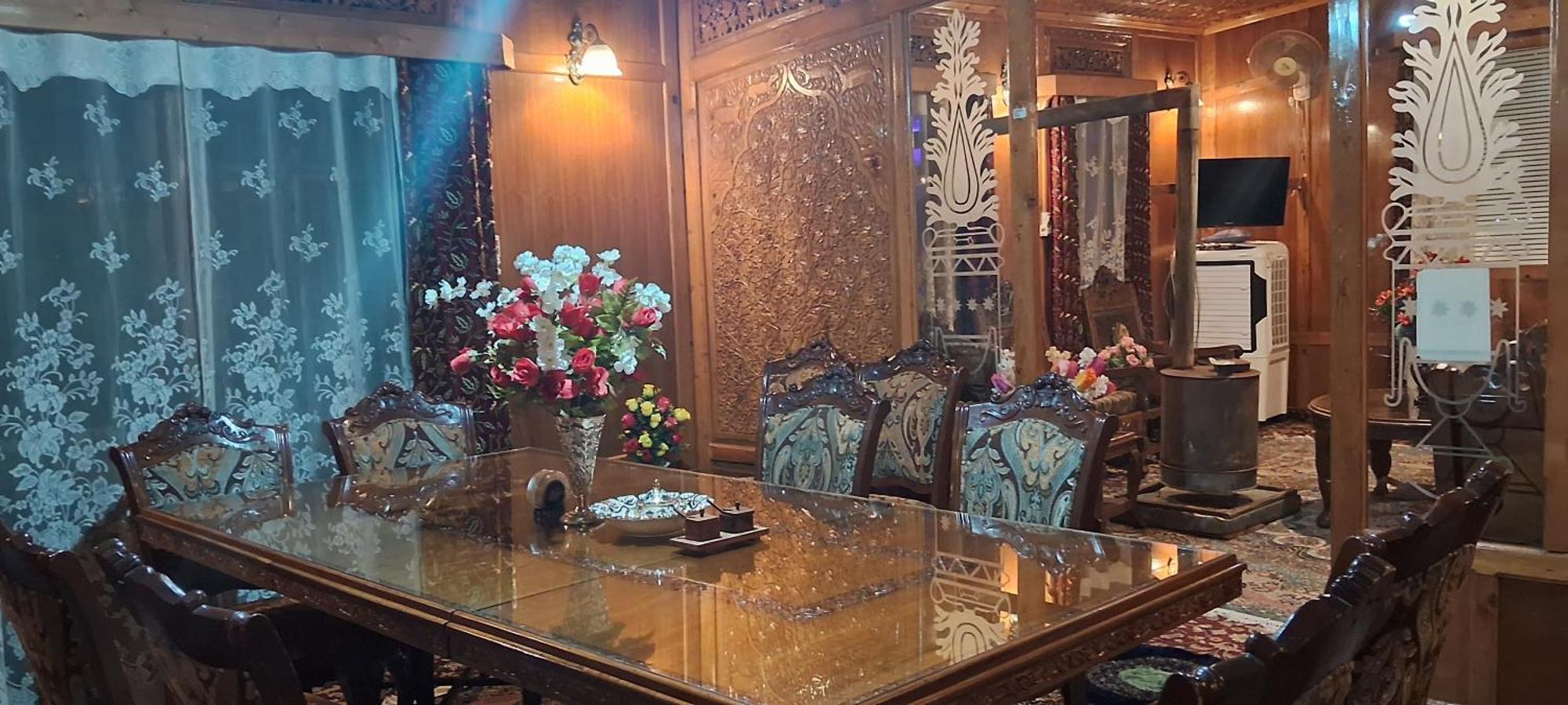 Botel Goona Palace Houseboats Srinagar (Jammu and Kashmir)