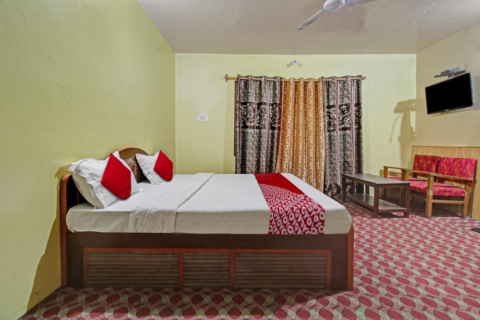 Ab-i-hayat Hotel Srinagar (Jammu and Kashmir)