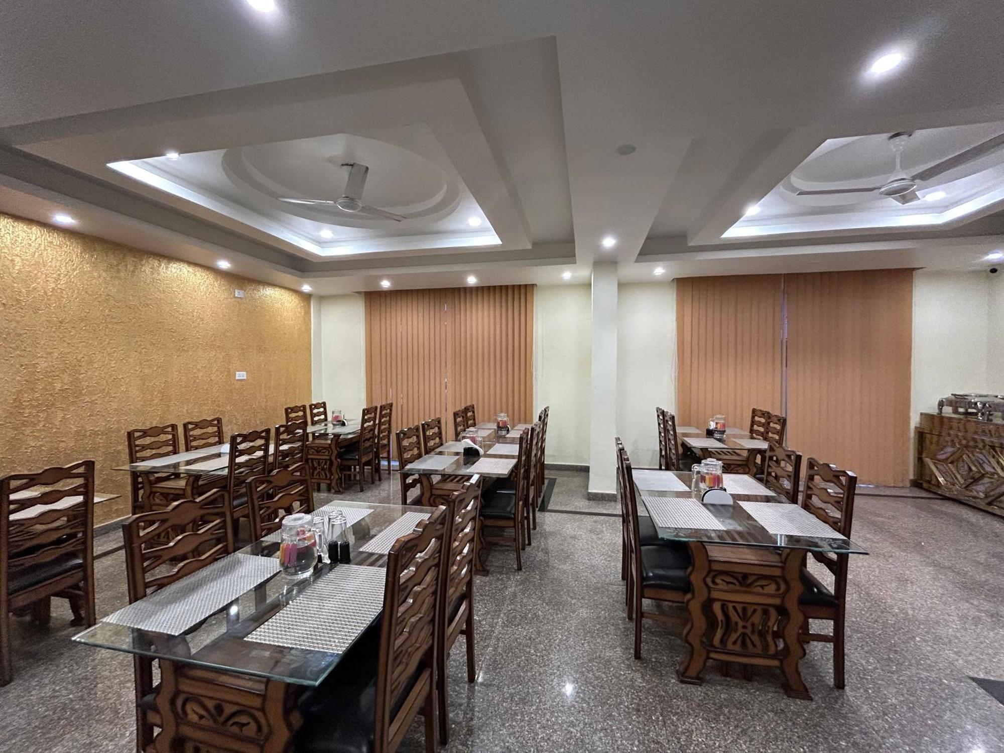 Fair Mount, Airport Road, Humhama 3* Srinagar (Jammu and Kashmir)