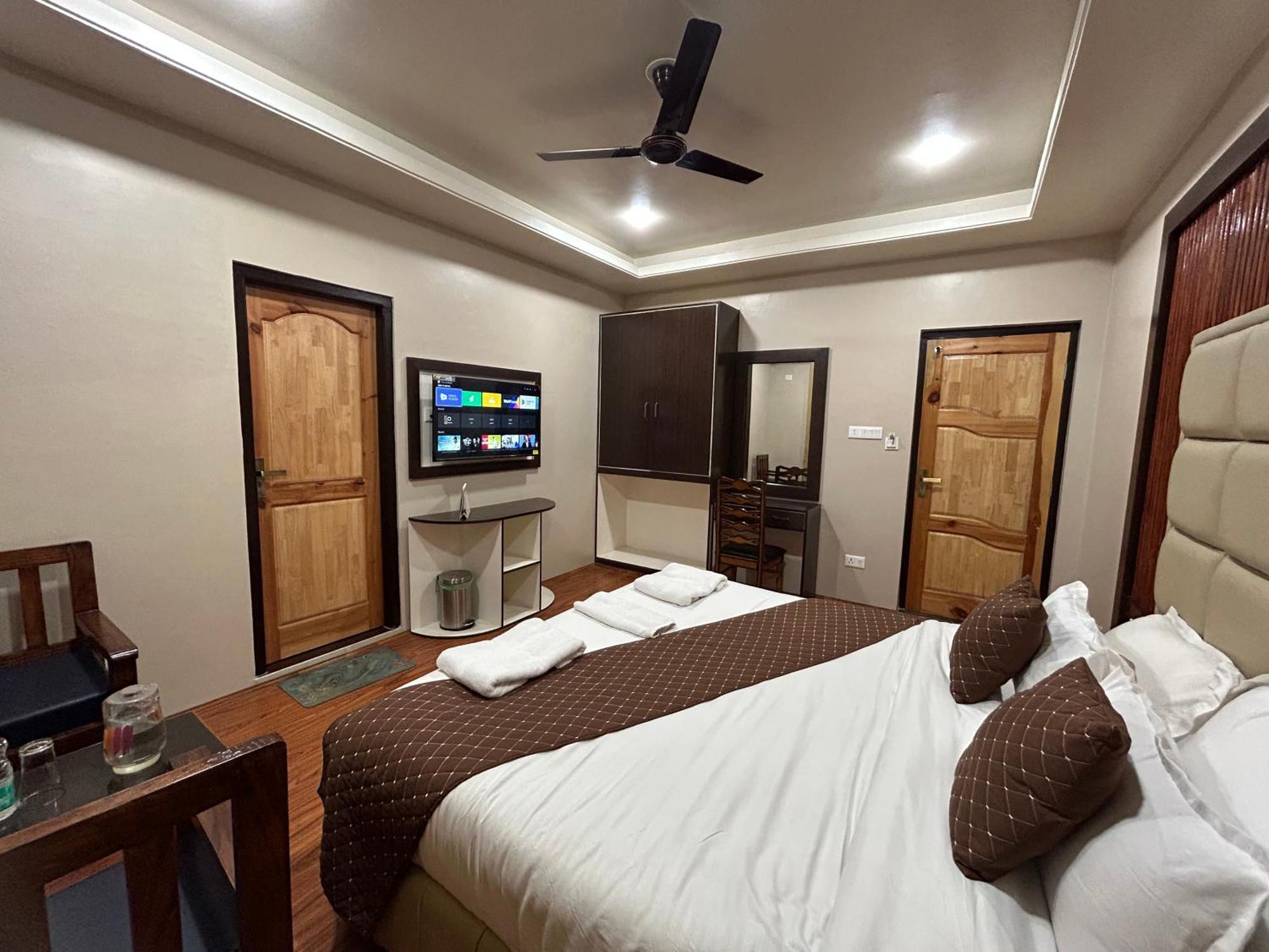 Fair Mount, Airport Road, Humhama Hotel