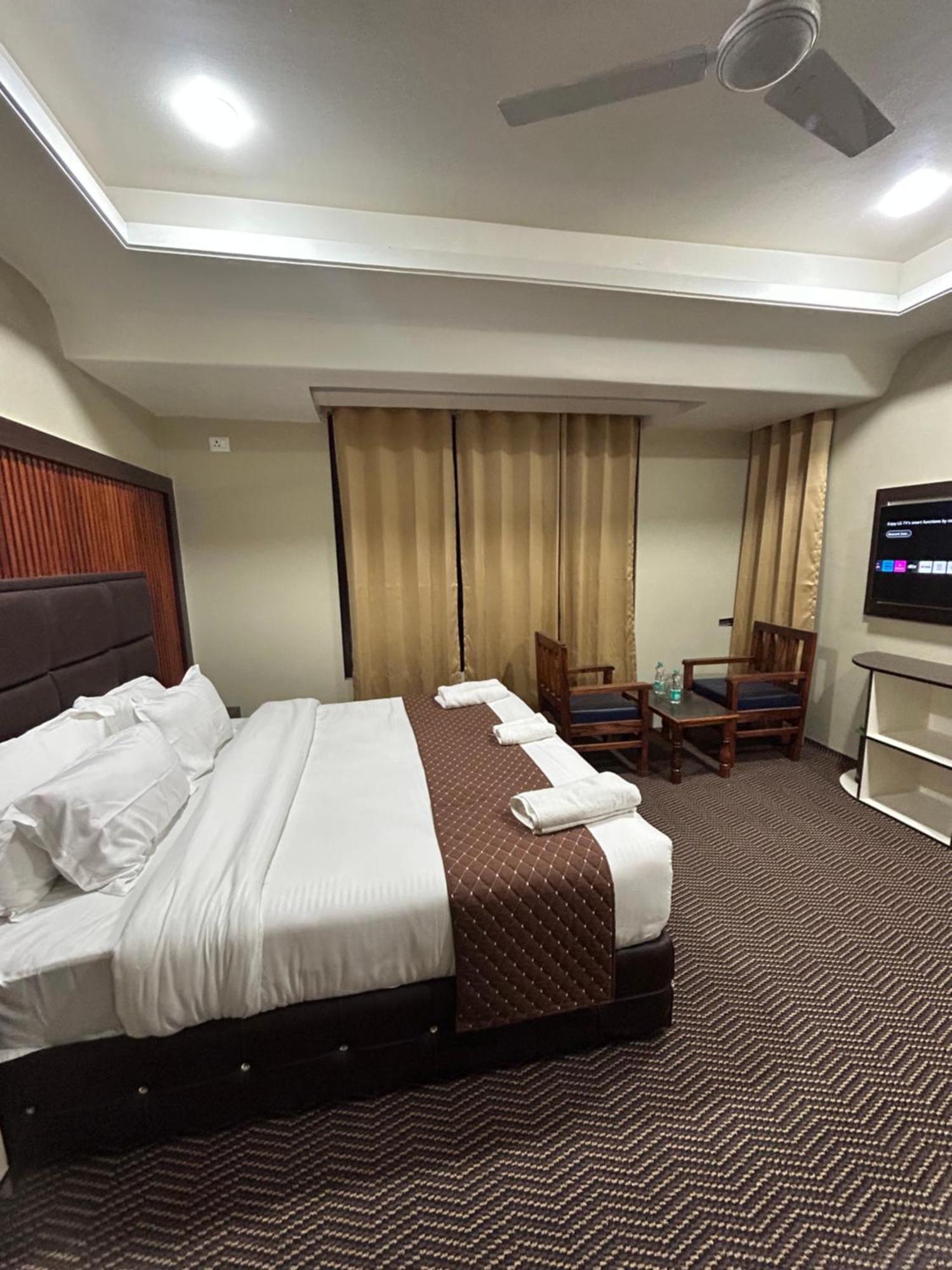 Fair Mount, Airport Road, Humhama Hotel Srinagar (Jammu and Kashmir)