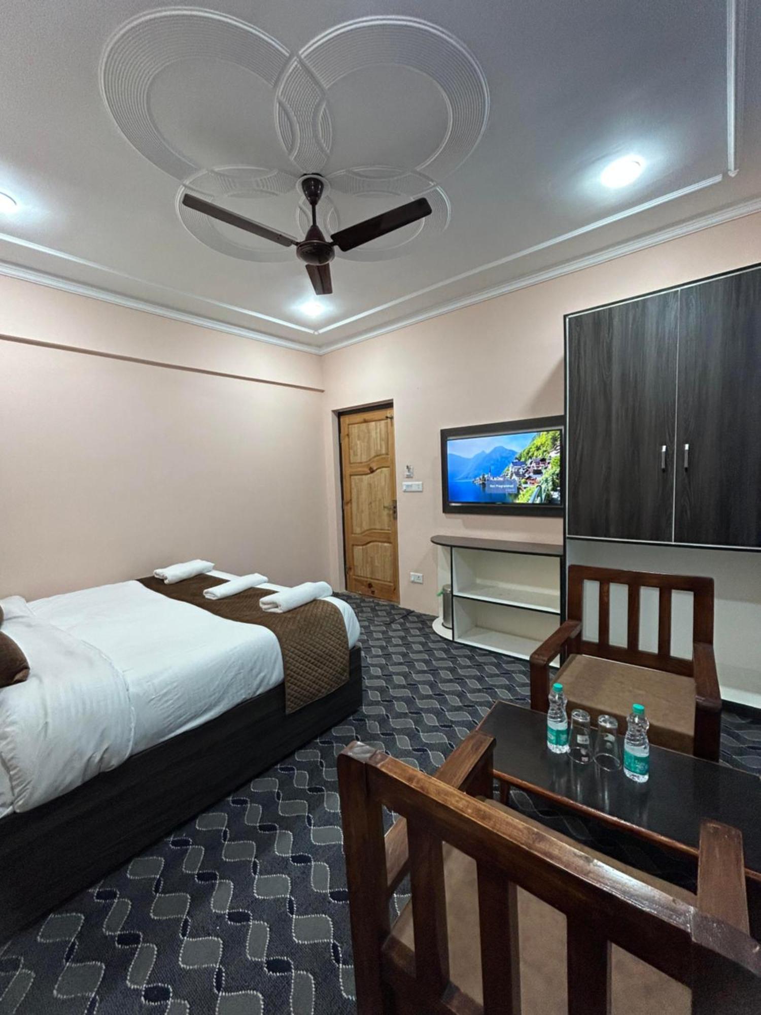Fair Mount, Airport Road, Humhama 3*