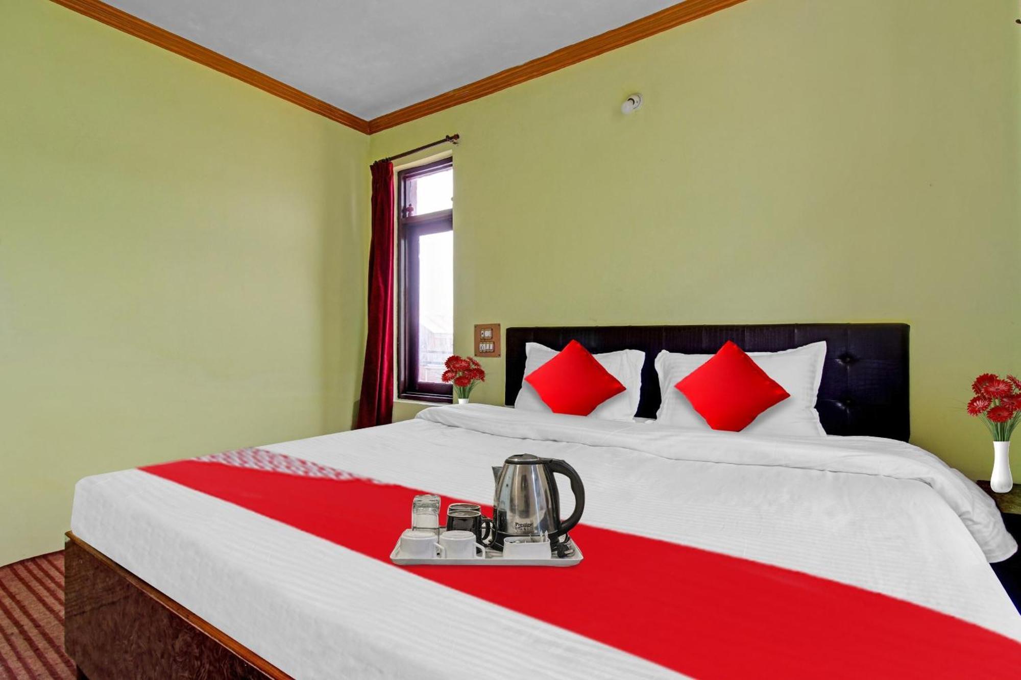 Hotel O Jay Palace Srinagar (Jammu and Kashmir)