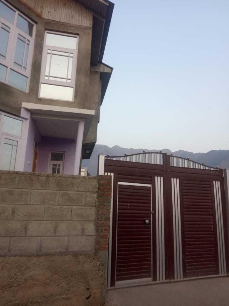 Apartment Oyo Yasmeena Srinagar (Jammu and Kashmir)