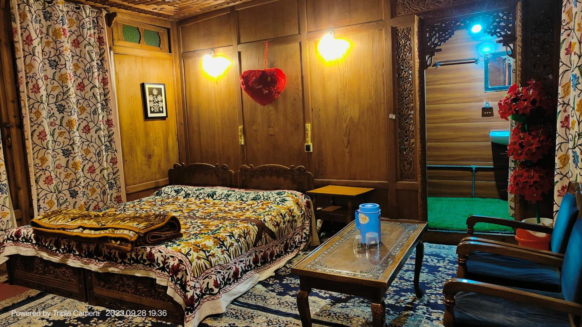 Houseboat Karima Palace Hotel 3*