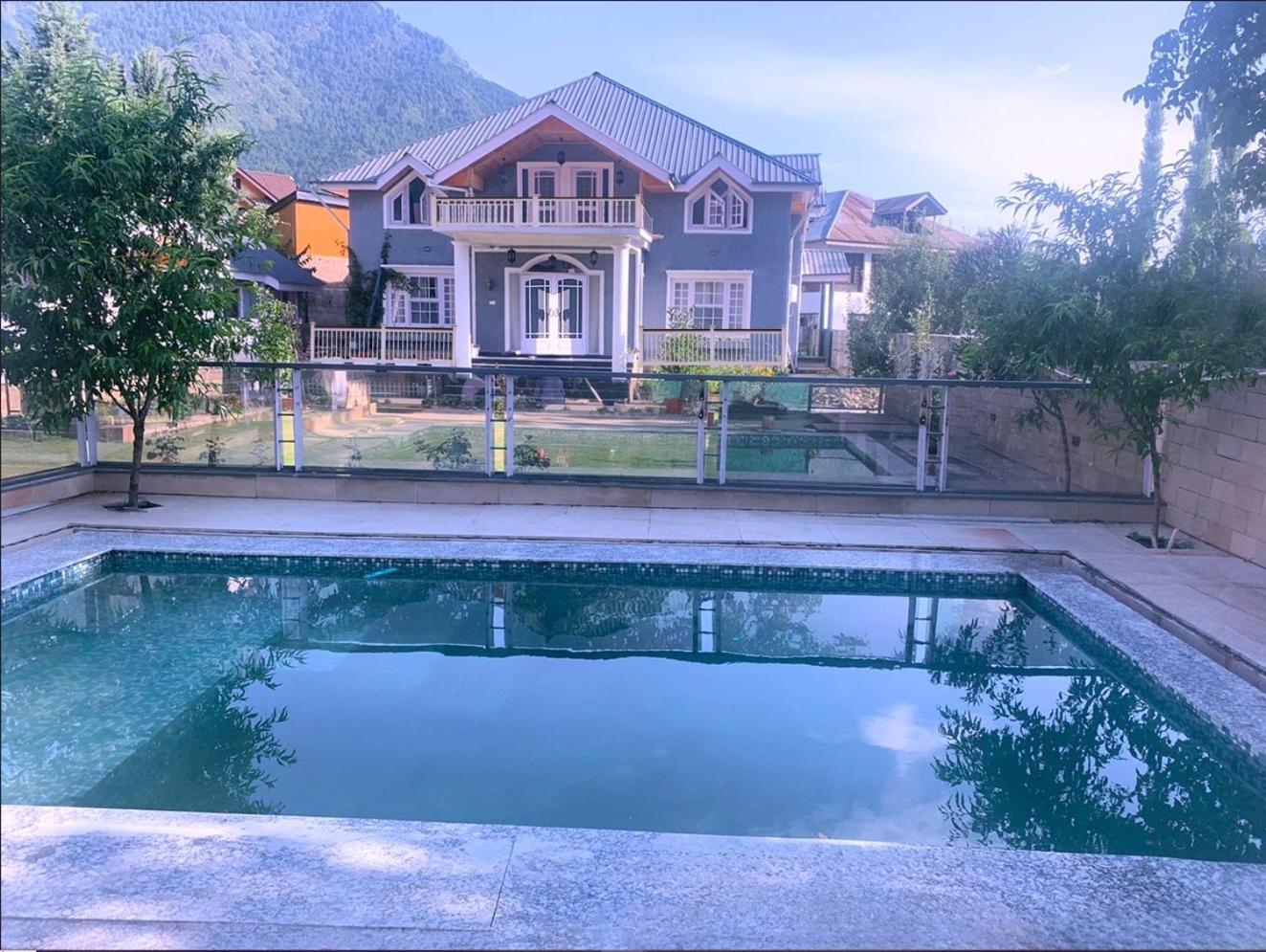 Guest house Upani