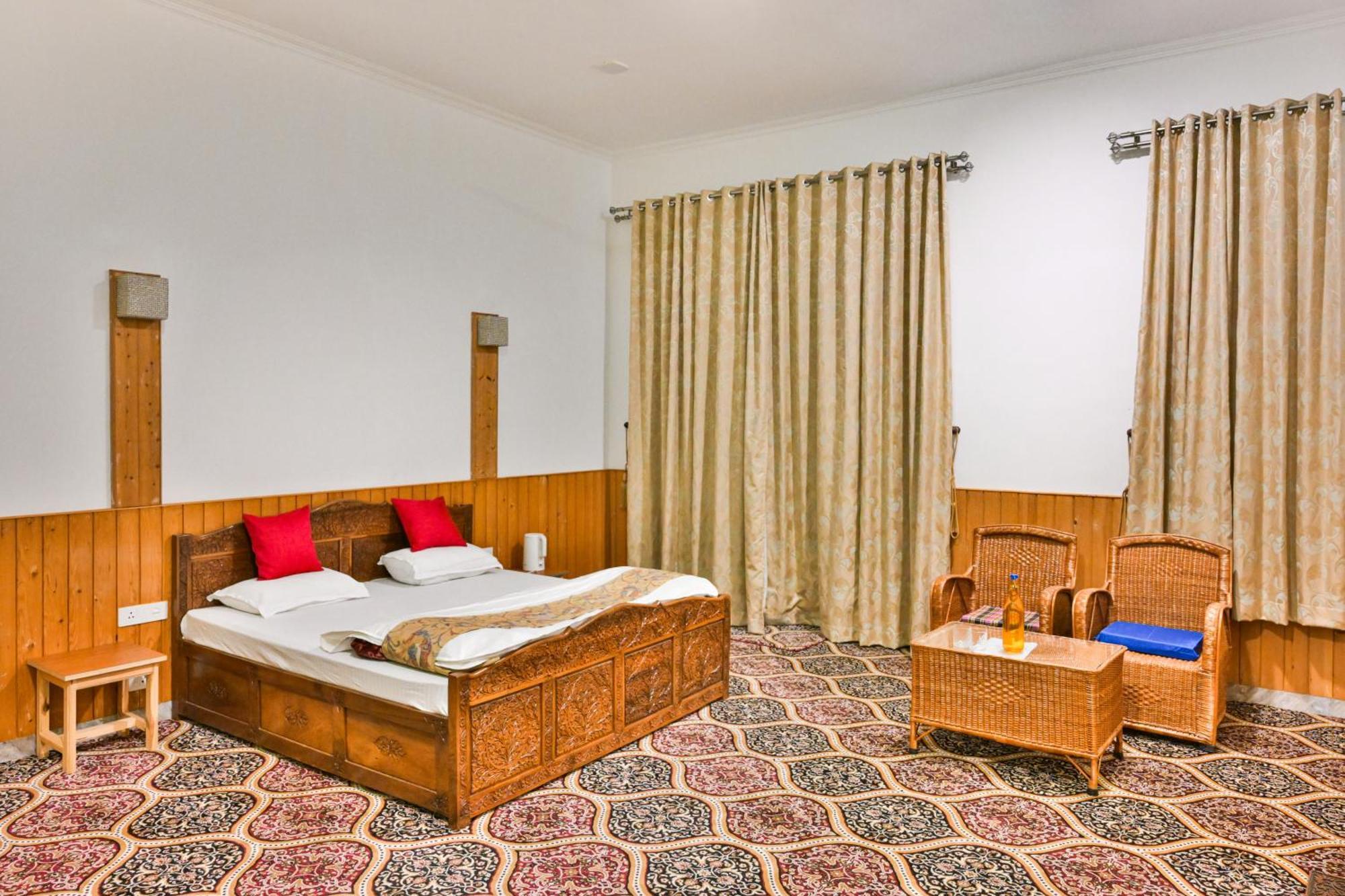 The Country Hills Villa