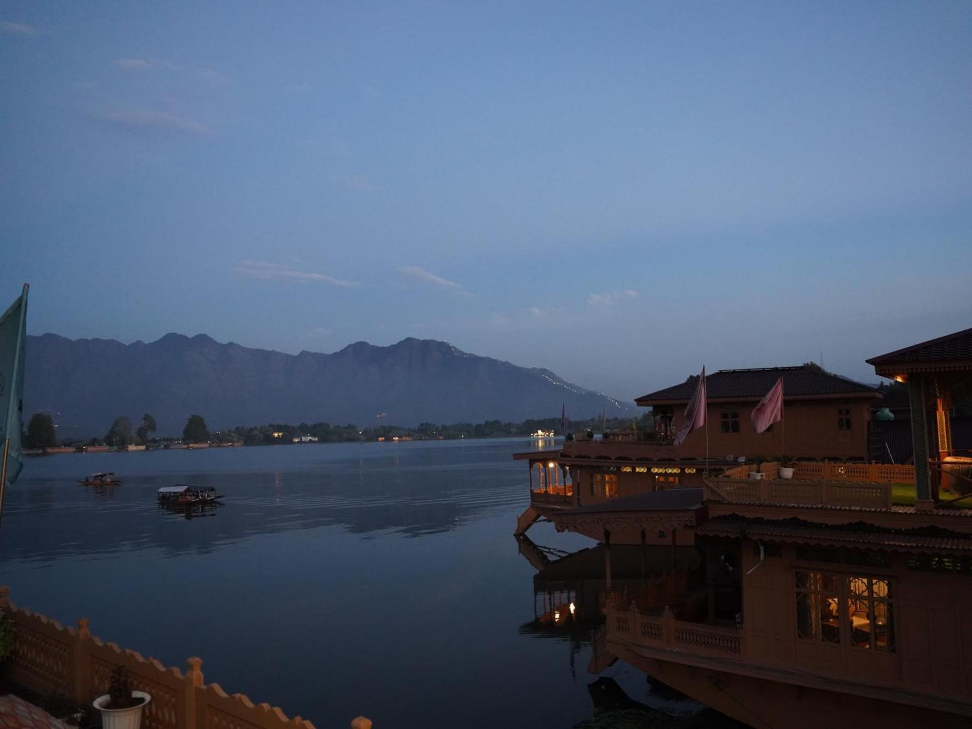 Hotel Harmukh Houseboat By Pattern