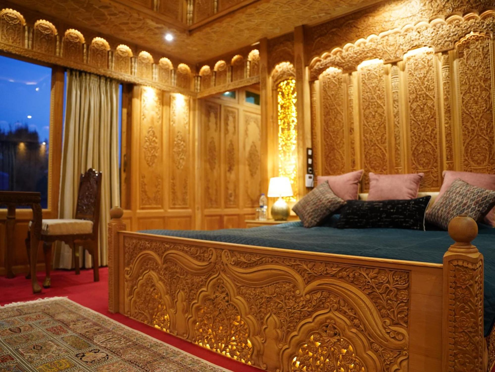 Hotel Harmukh Houseboat By Pattern Srinagar (Jammu and Kashmir)