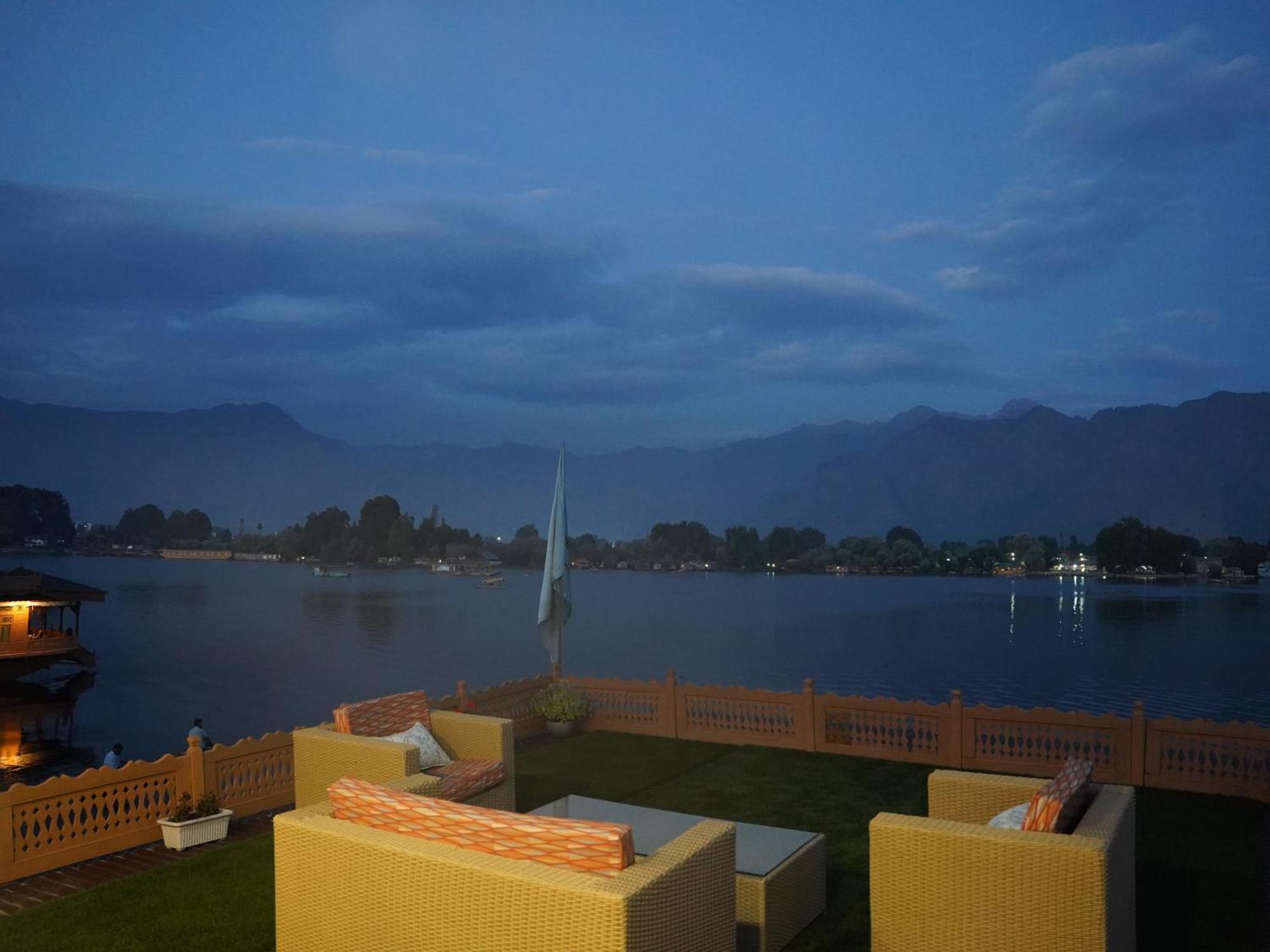 Harmukh Houseboat By Pattern Srinagar (Jammu and Kashmir)