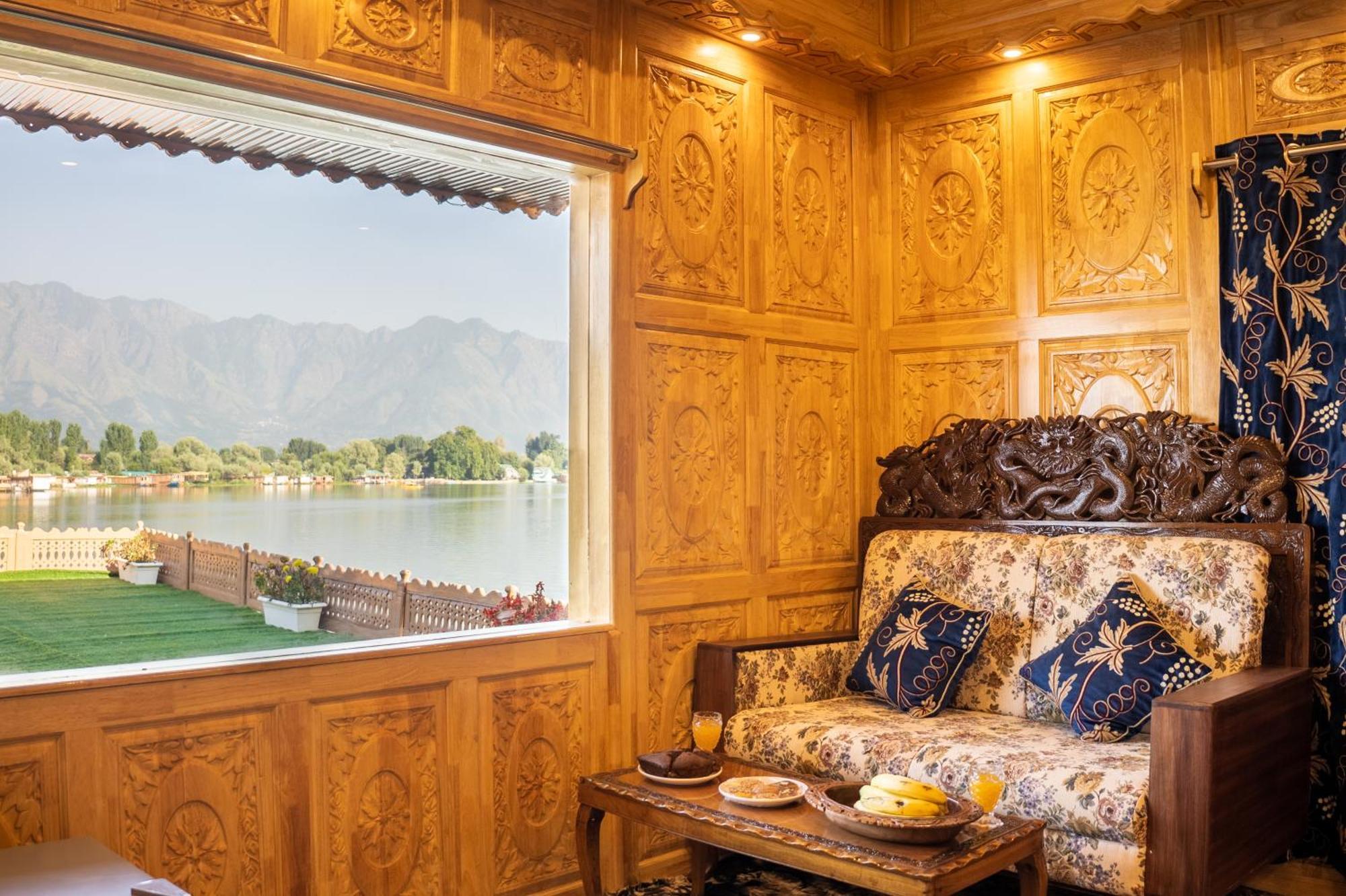 Hotel Wangnoo Heritage Houseboats 4*