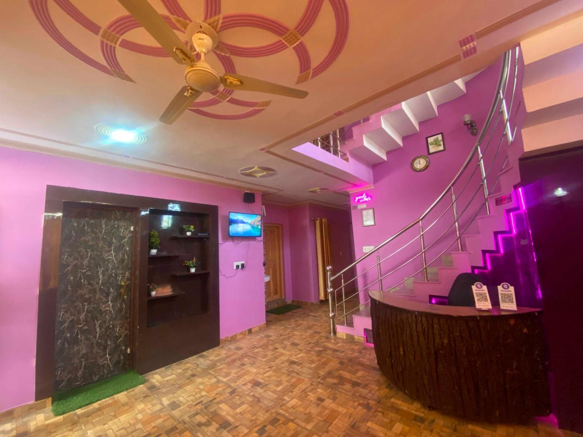 Oyo 81382 Penthouse 3* Srinagar (Jammu and Kashmir)