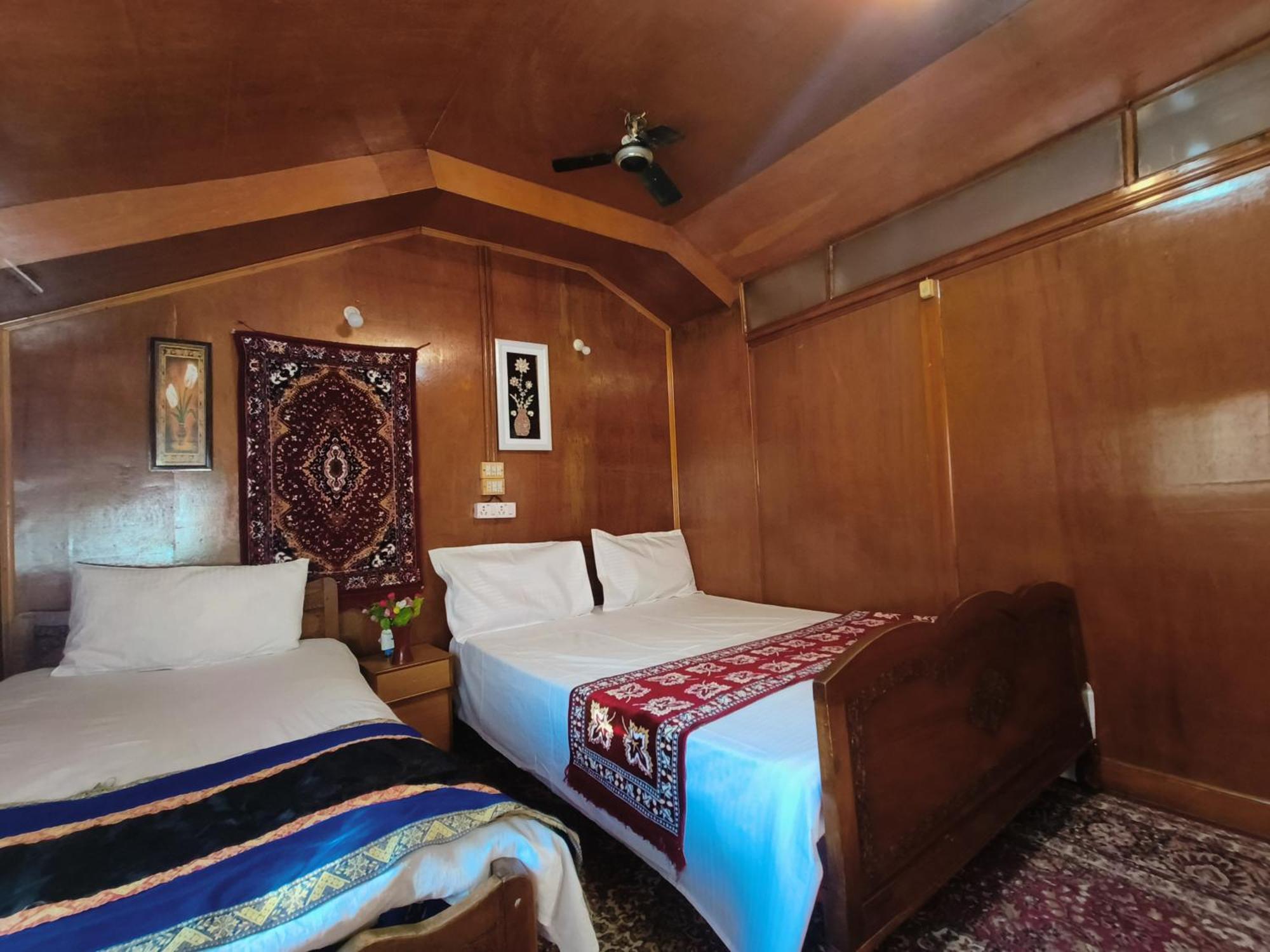 Botel Houseboat New Suzan 4*