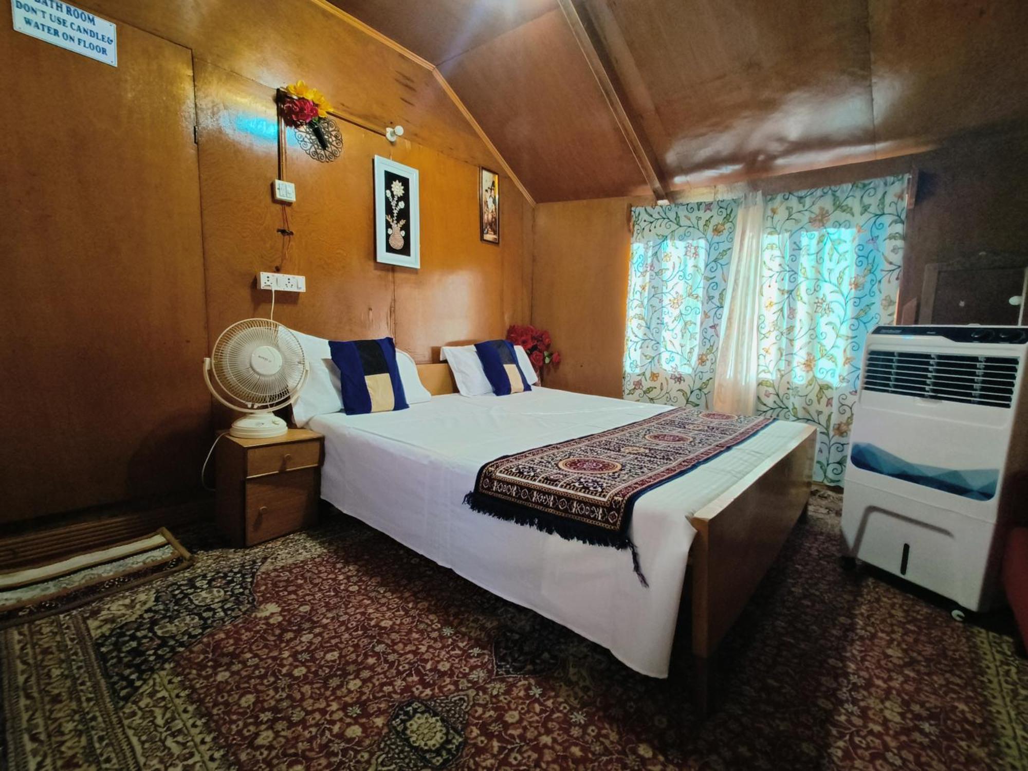 Houseboat New Suzan 4*